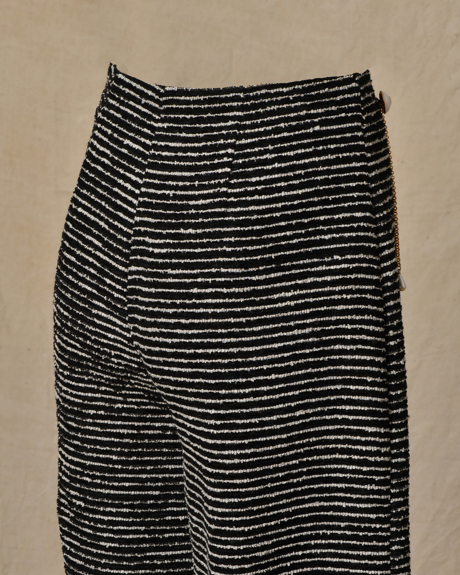 Pantalon en tweed et chaîne dorée Edward Achour