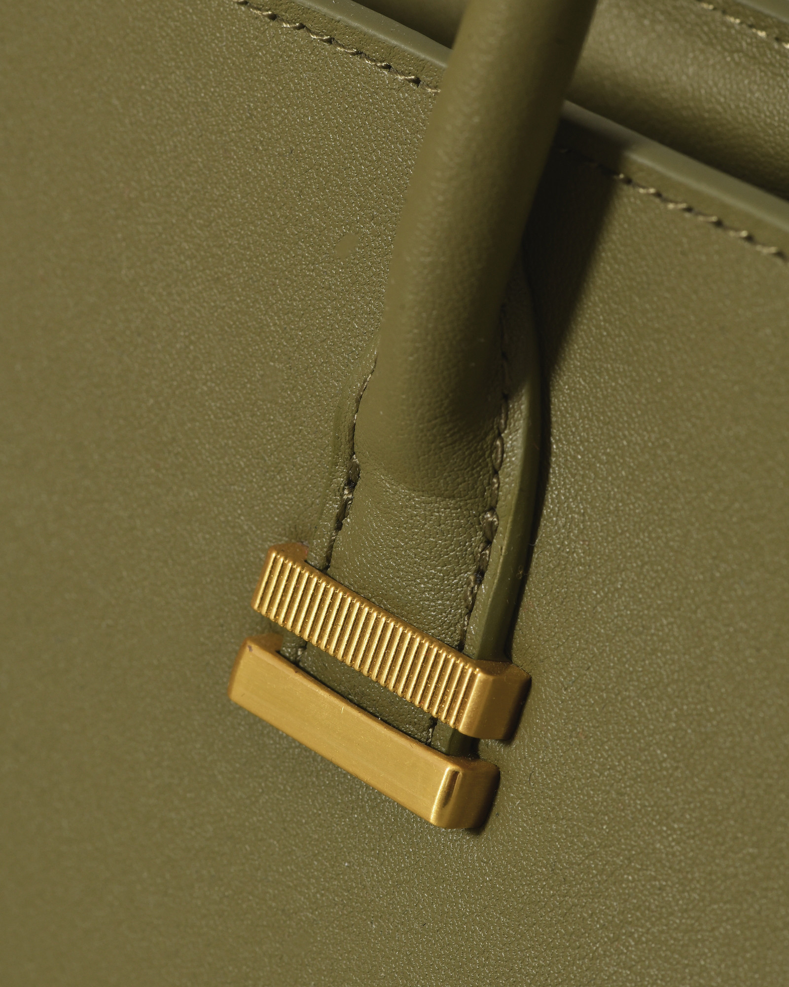 Sac en cuir lisse kaki à anses arrondies Kassandre
