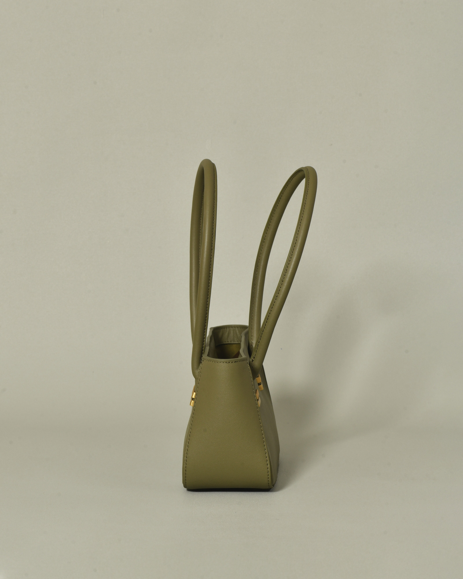 Sac en cuir lisse kaki à anses arrondies Kassandre