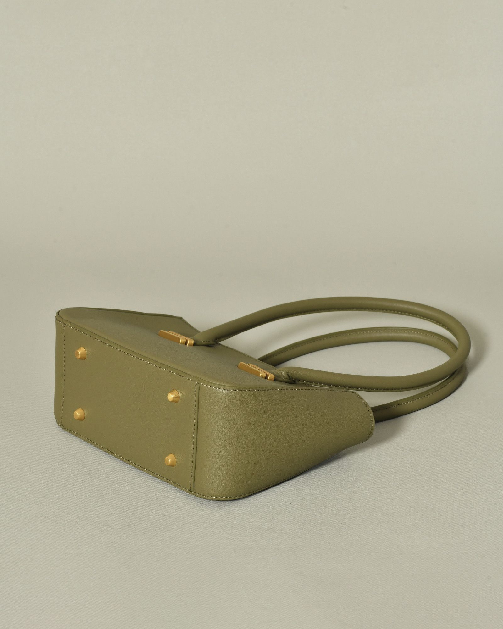 Sac en cuir lisse kaki à anses arrondies Kassandre