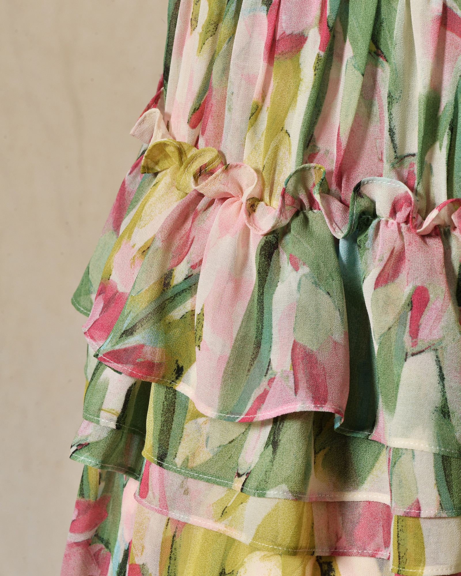 Robe bustier fleurie à volants et fronces multicolores Edward Achour
