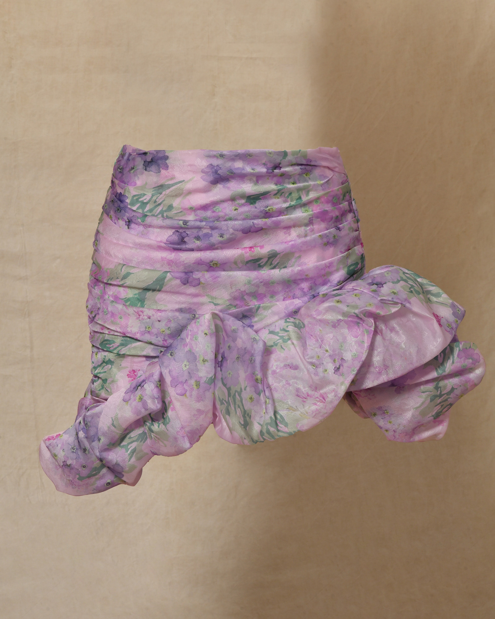 Jupe asymétrique froncé violette à imprimés floraux Edward Achour
