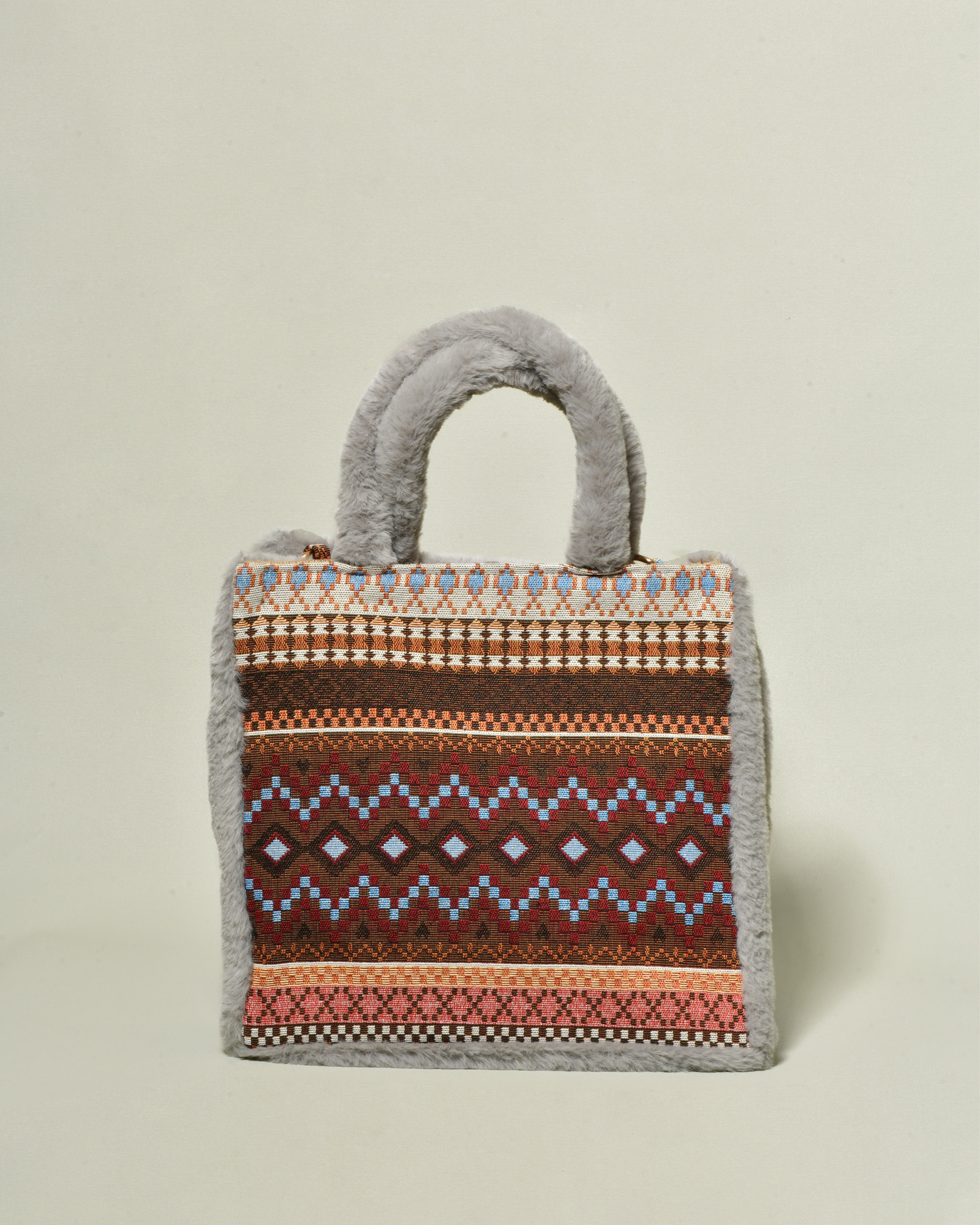 Sac à motifs ethniques en raphia et fausse fourrure La Milanesa