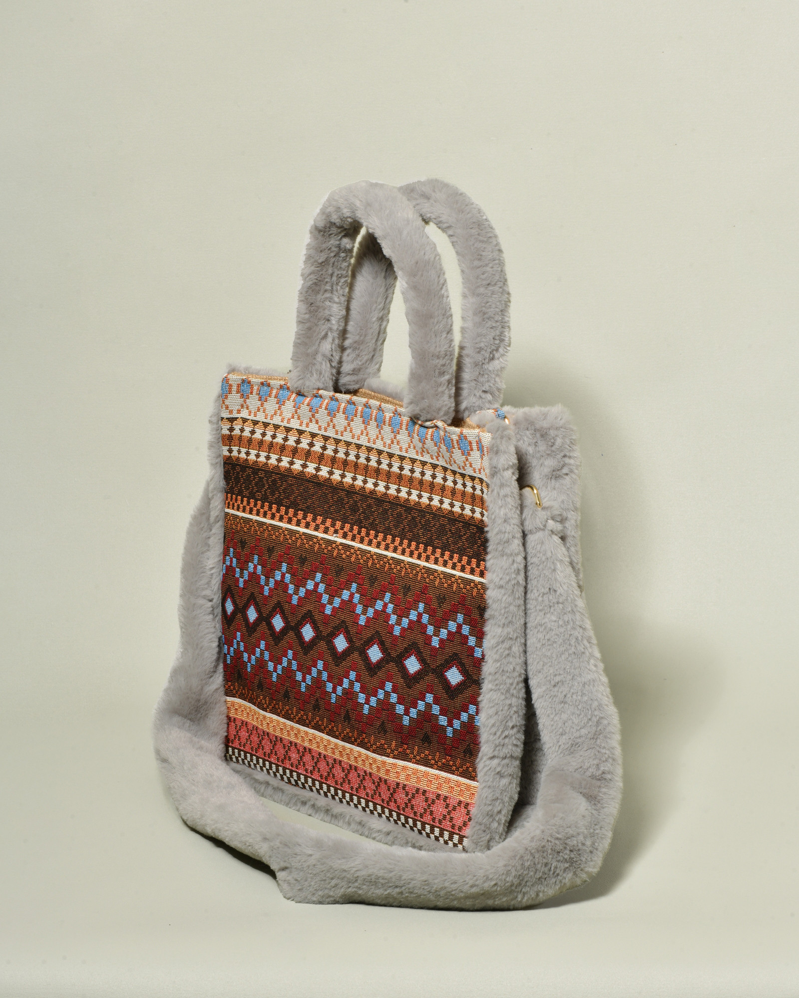 Sac à motifs ethniques en raphia et fausse fourrure La Milanesa