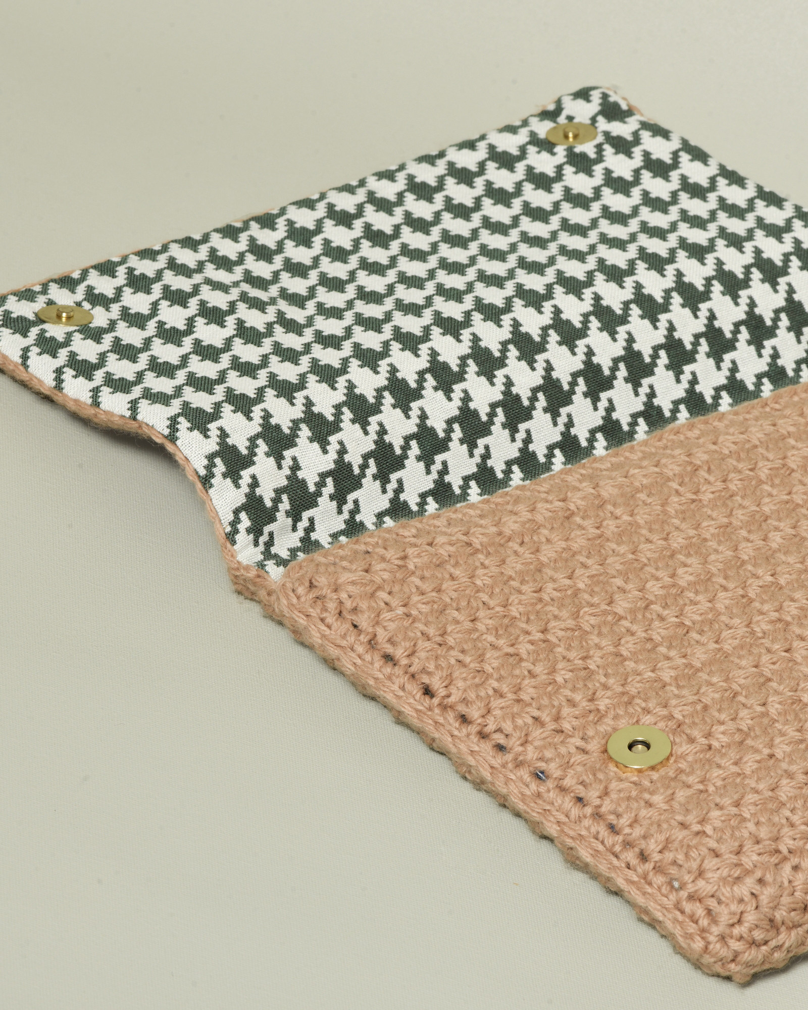 Pochette en crochet beige La Milanesa