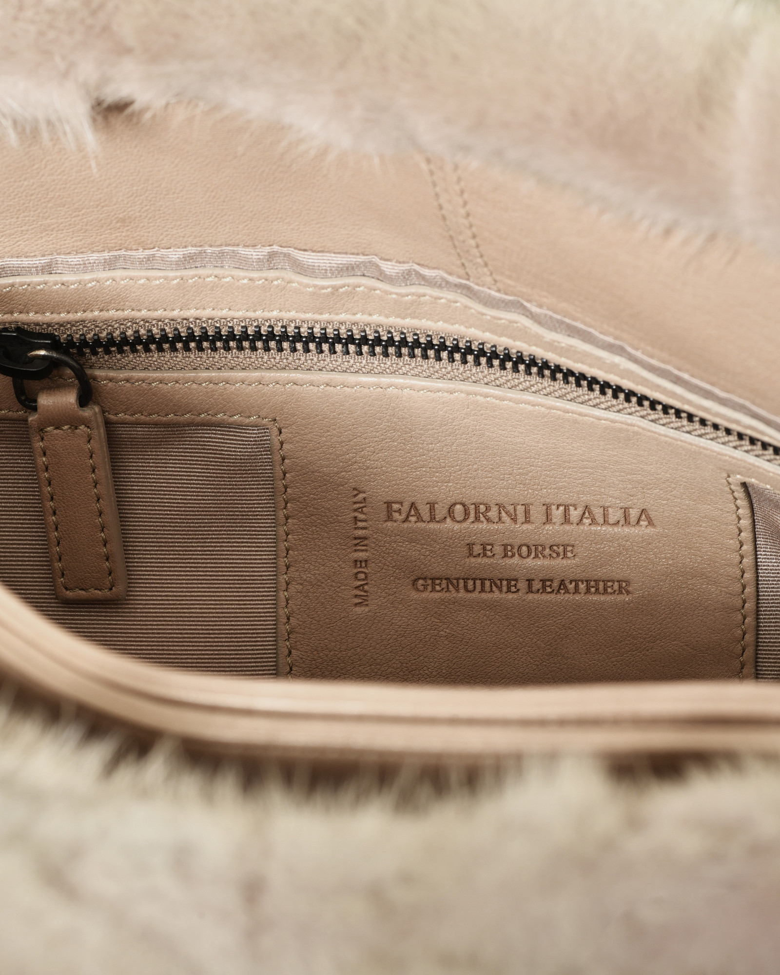 Sac taupe en fourrure à anses en cuir Falorni