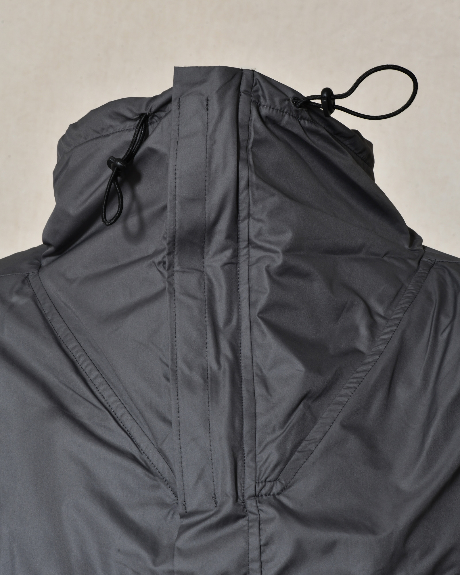 Veste coupe-vent à capuche gris anthracite Archives 18-20