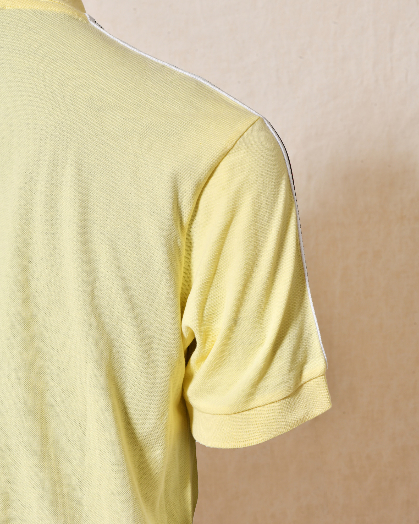 Polo en coton piqué jaune à bandes latérales Les Copains