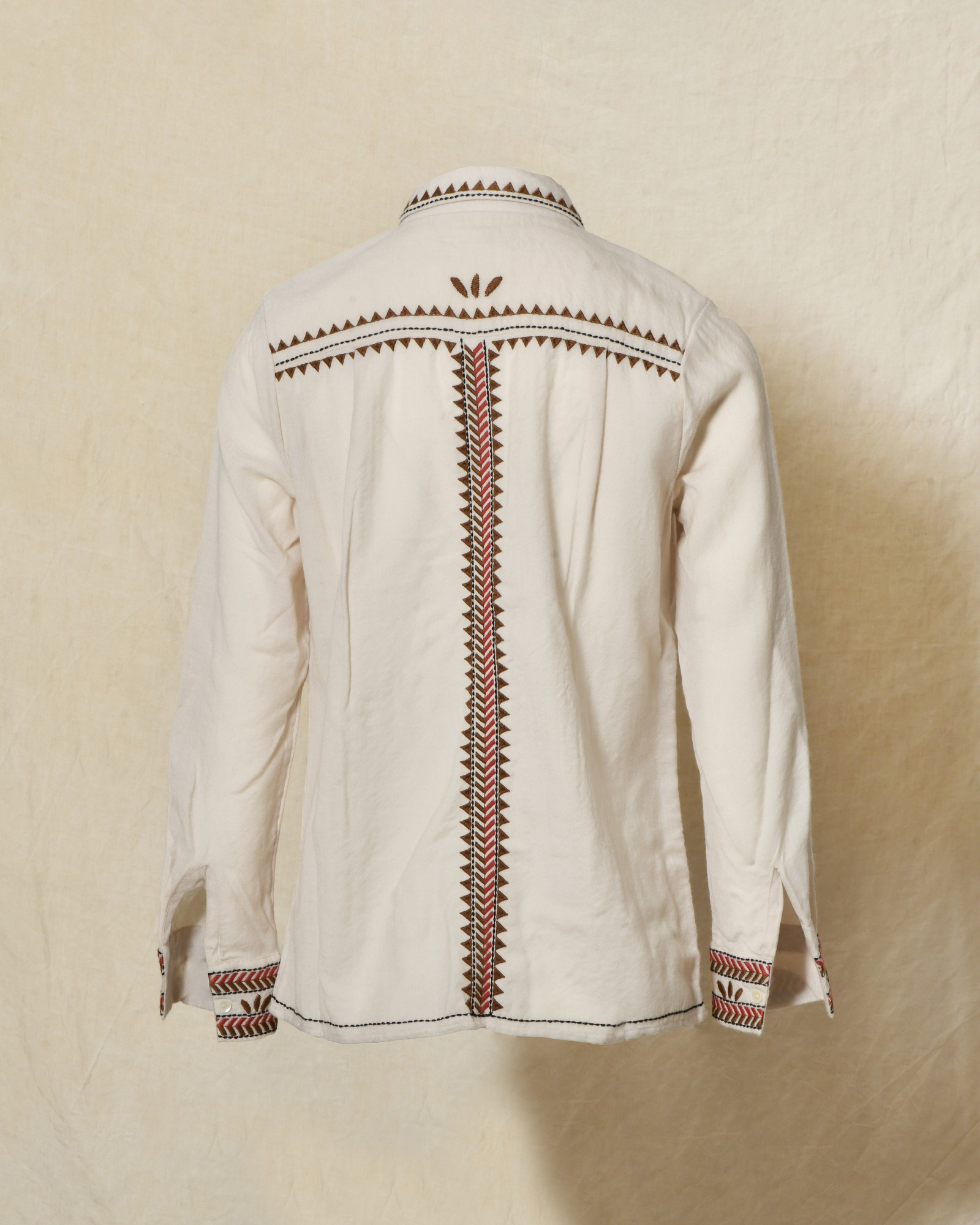Chemise en laine beige à col brodé et détails contrastants Diega
