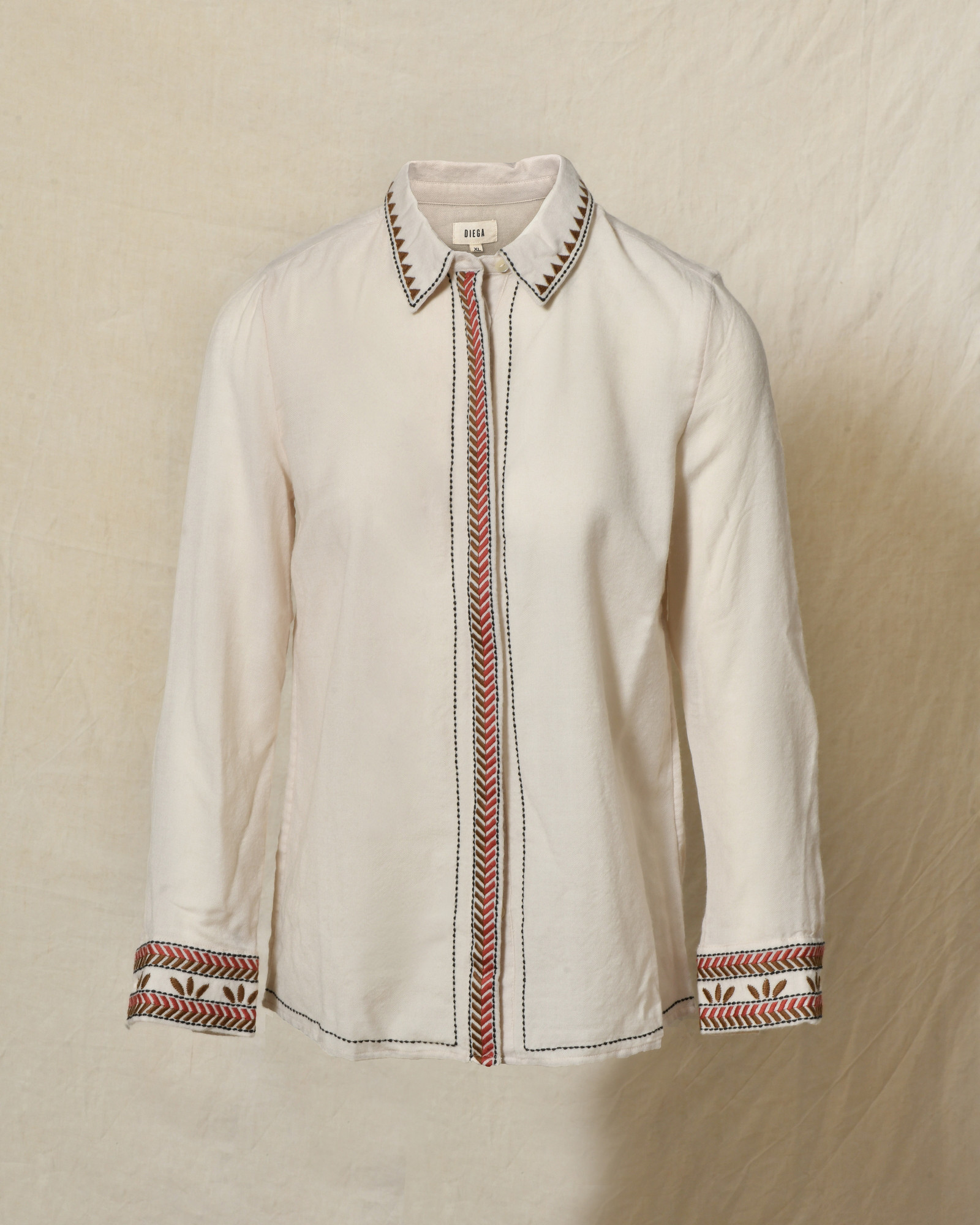 Chemise en laine beige à col brodé et détails contrastants Diega