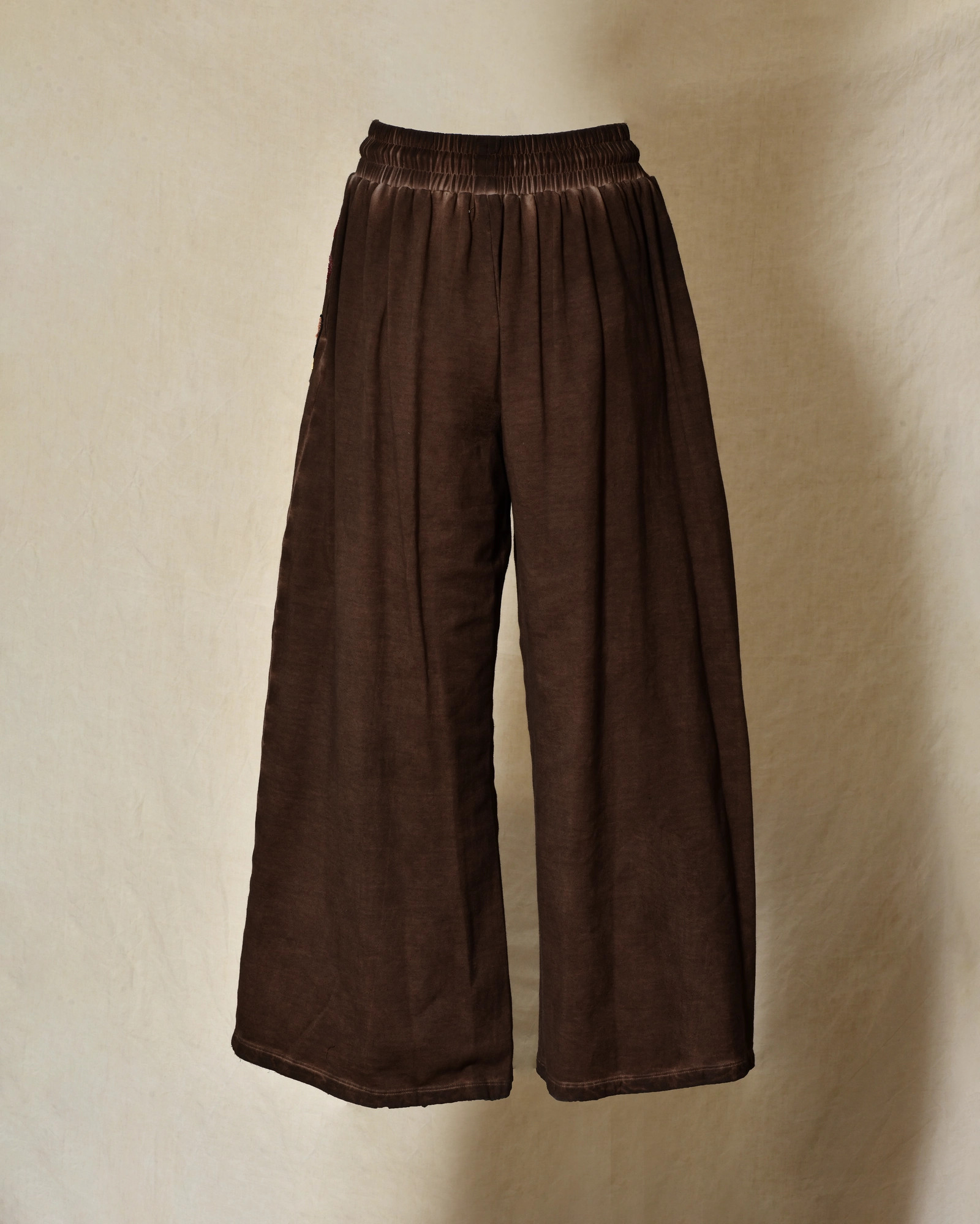 Pantalon de jogging marron à motifs floraux brodés Front Street