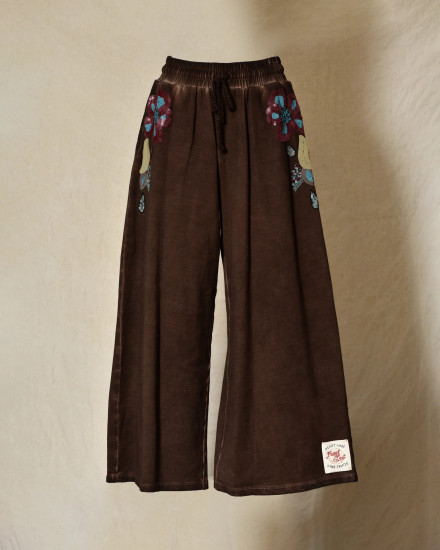 Pantalon de jogging marron à motifs floraux brodés Front Street