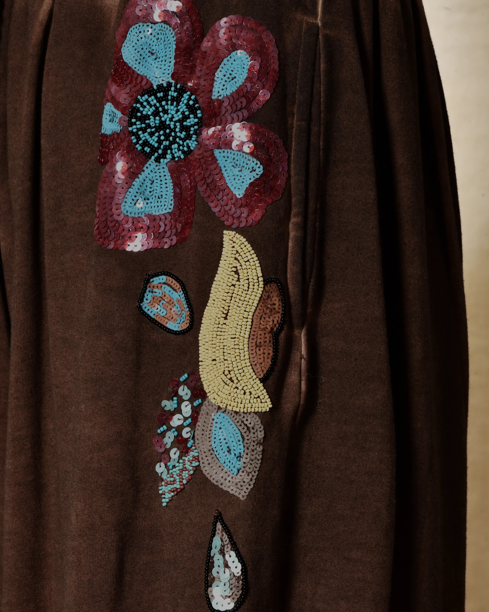 Pantalon de jogging marron à motifs floraux brodés Front Street