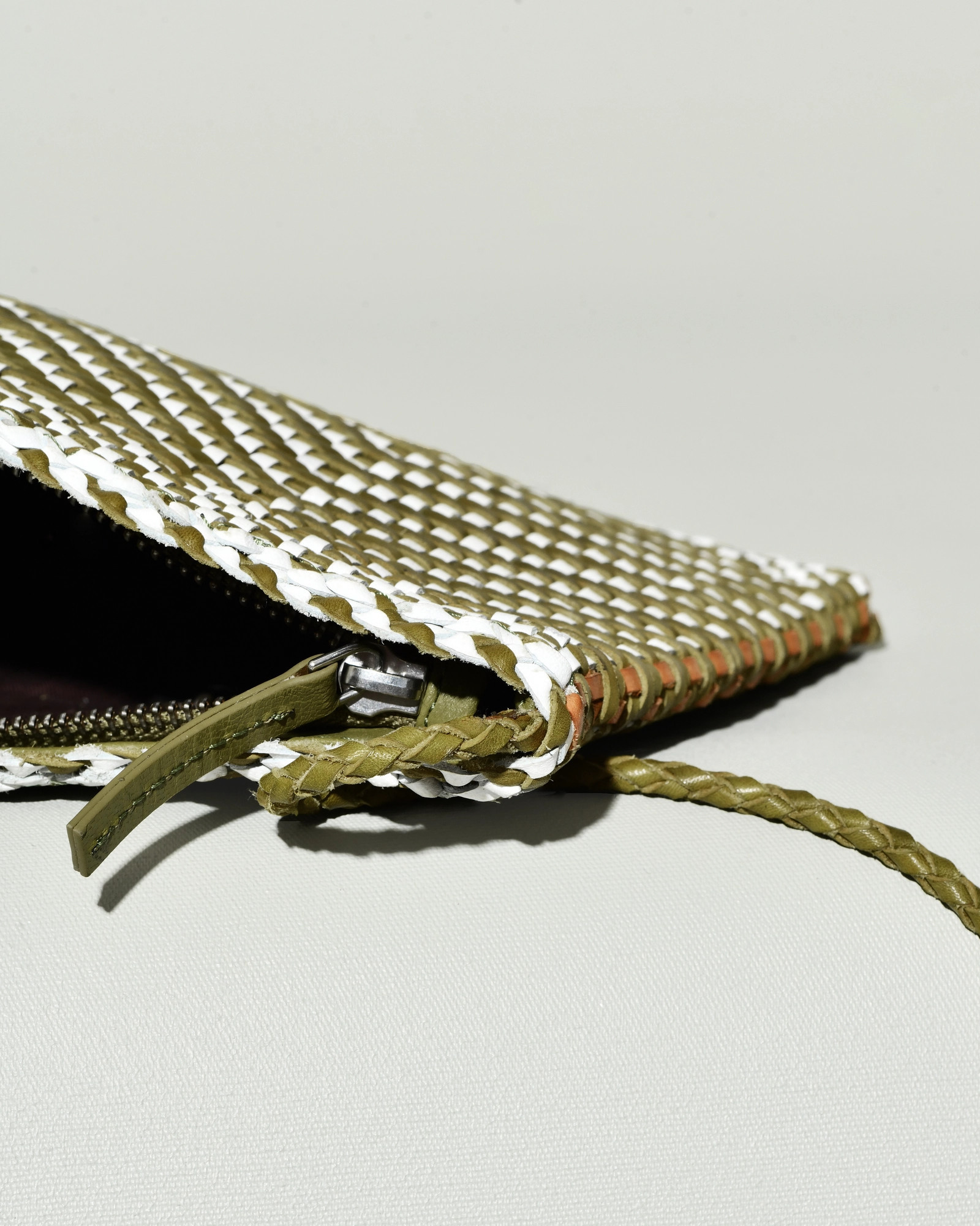 Pochette à bandoulière bicolore à motif chevrons Dragon Diffusion