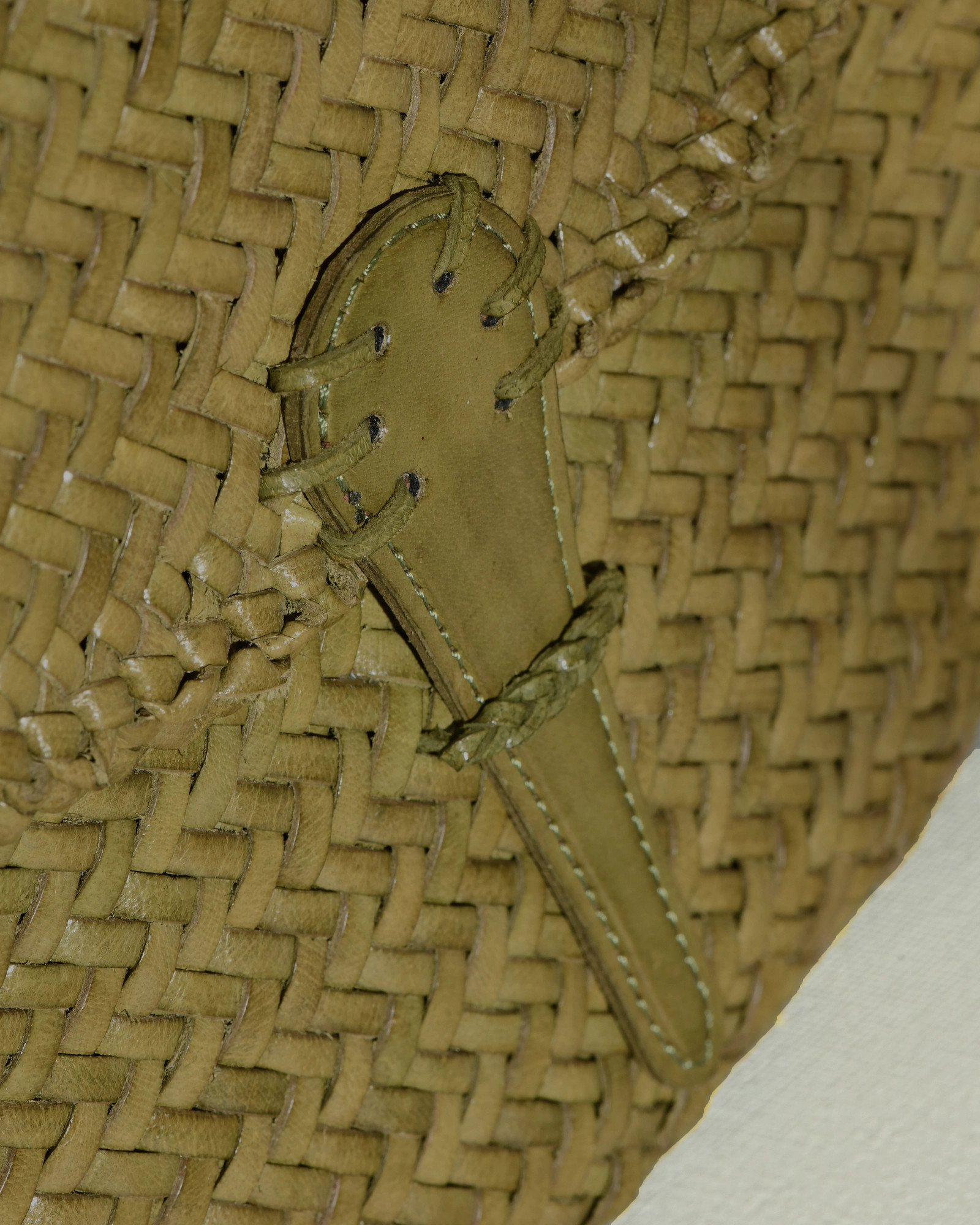 Sac en cuir tressé kaki avec fermeture à rabat Dragon Diffusion