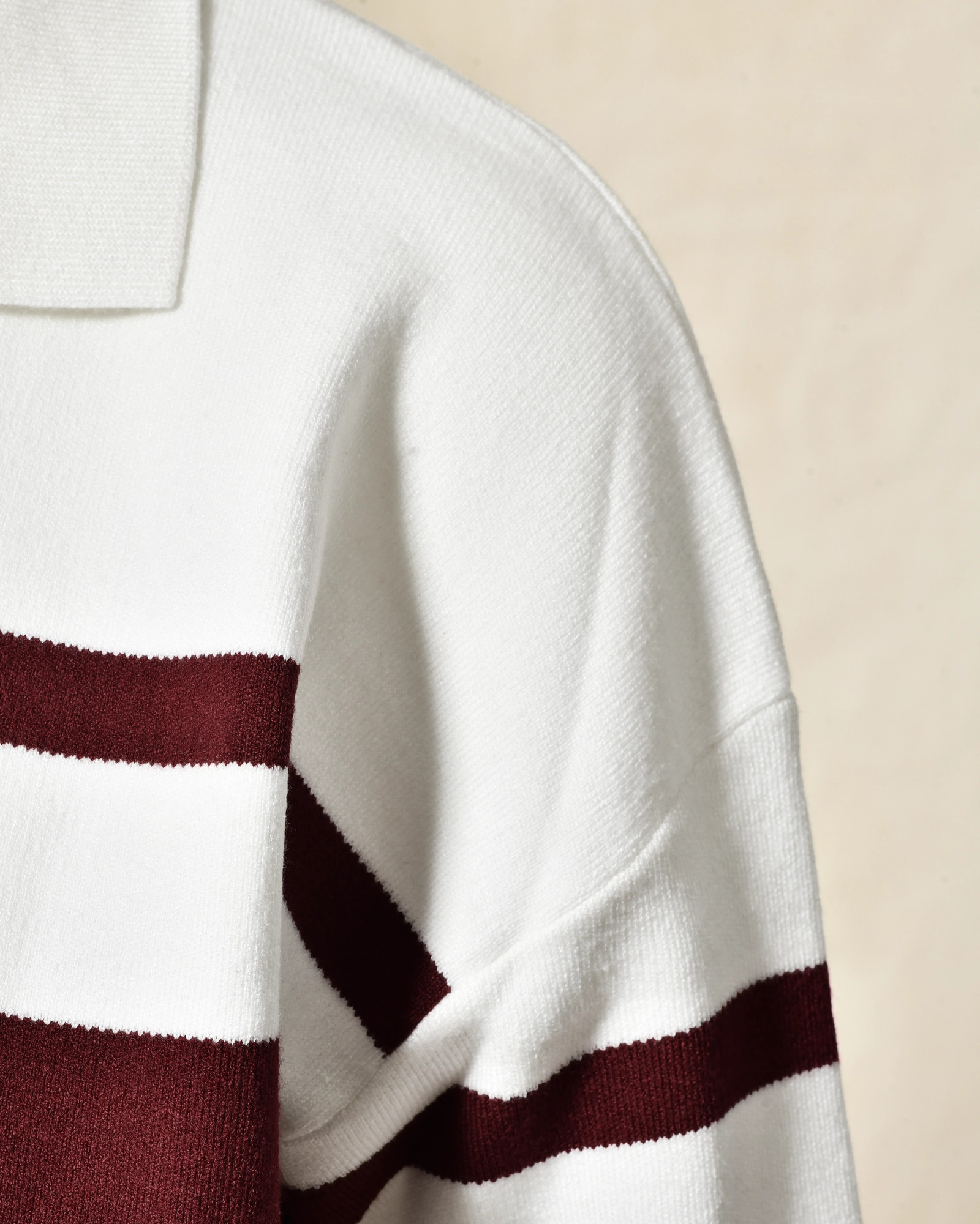 Pull en maille blanc à rayures bordeaux Front Street