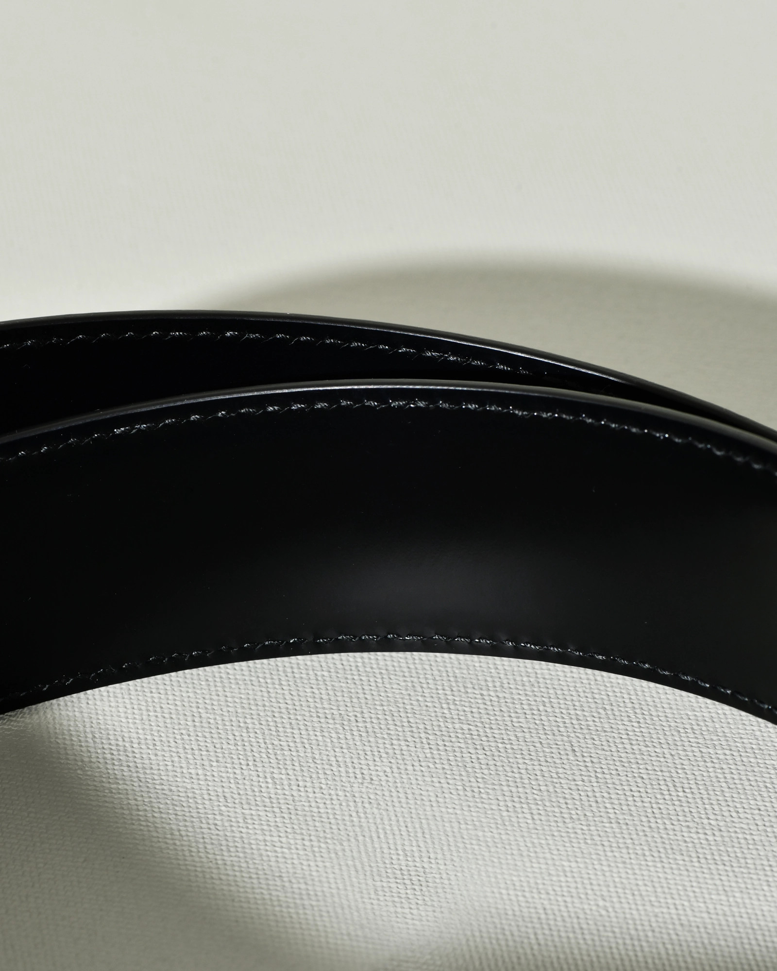 Ceinture en cuir lisse verni noir réglable Falorni