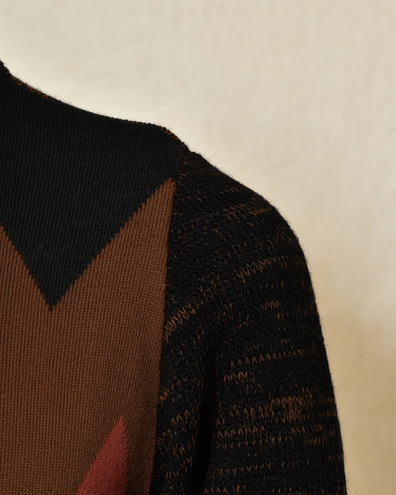 Pull noir en maille à motif géométrique multicolore Over-D