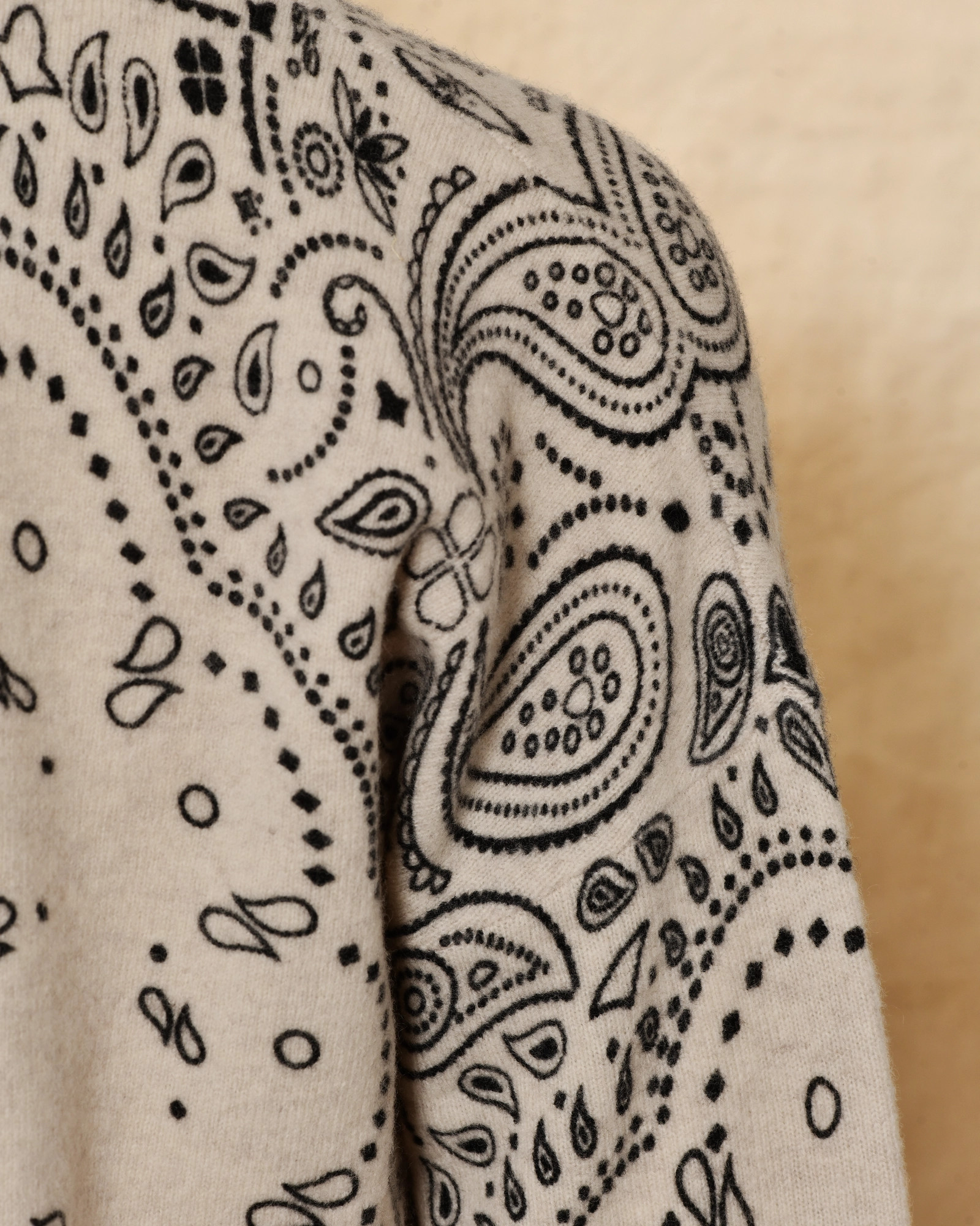 Pull écru en laine à motif bandana noir Ma Petite Capsule