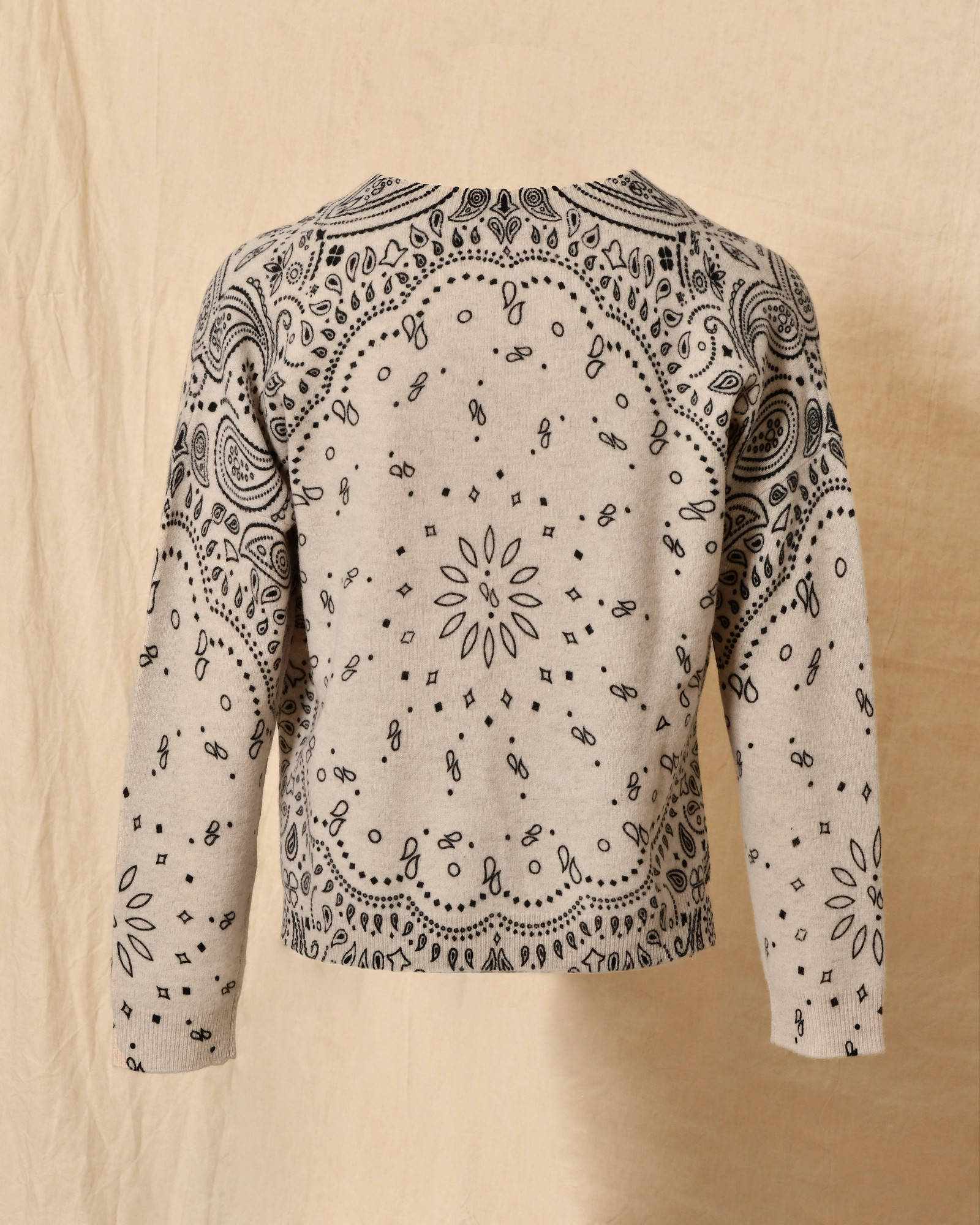 Pull écru en laine à motif bandana noir Ma Petite Capsule