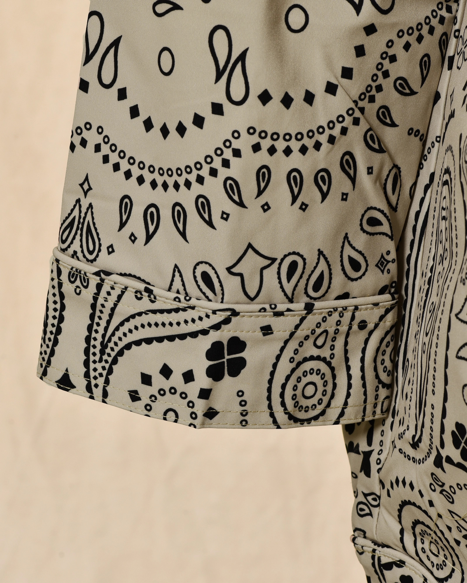 Veste coupe-vent beige à motif bandana noir Ma Petite Capsule
