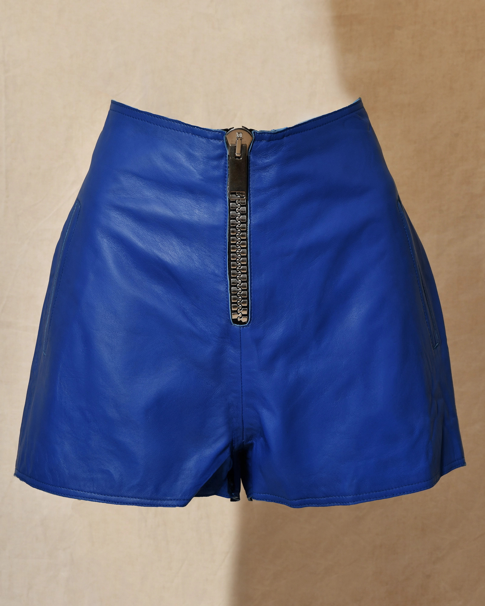 Short en cuir bleu à zip Possery