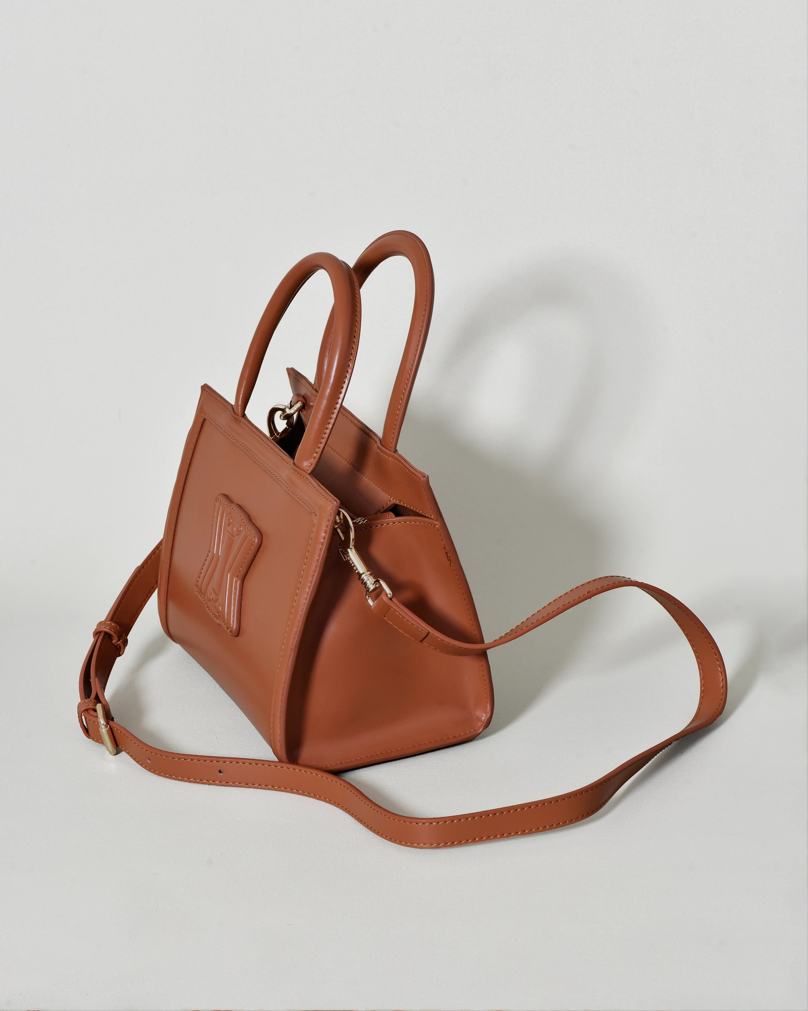 Sac à main en cuir camel à anses arrondies Kassandre