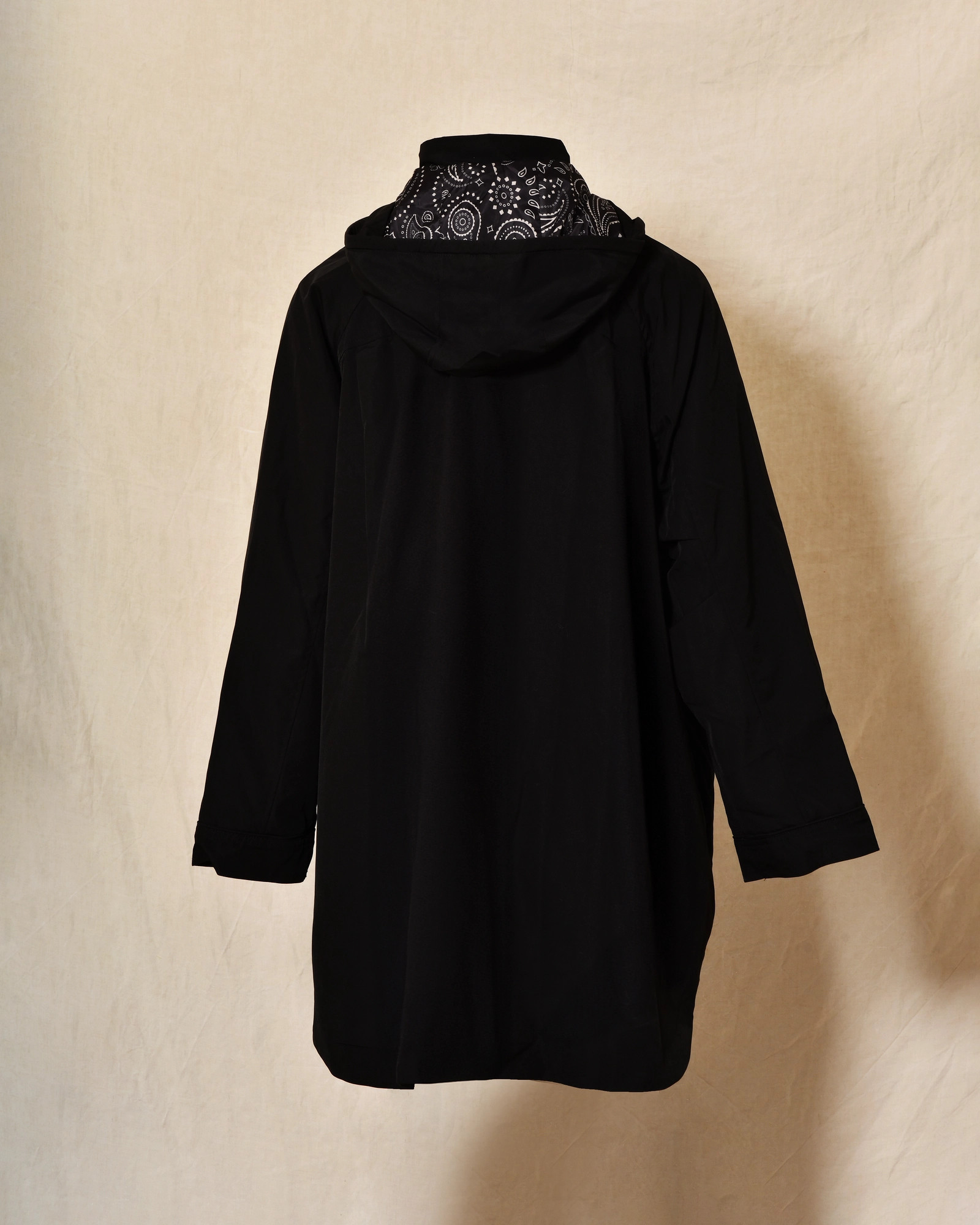 Coupe-vent à capuche noir Ma Petite Capsule