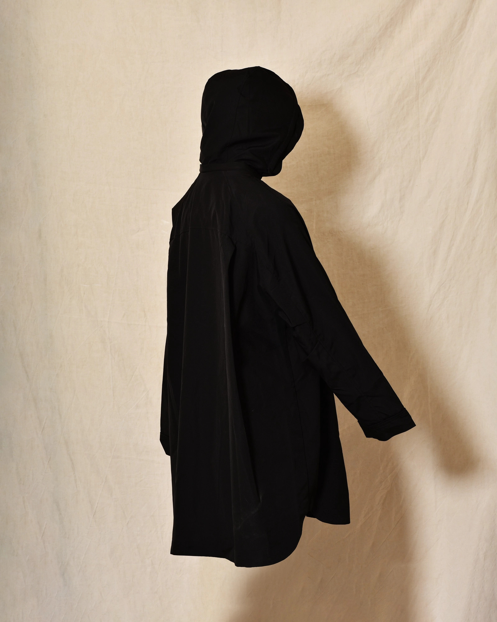 Coupe-vent à capuche noir Ma Petite Capsule