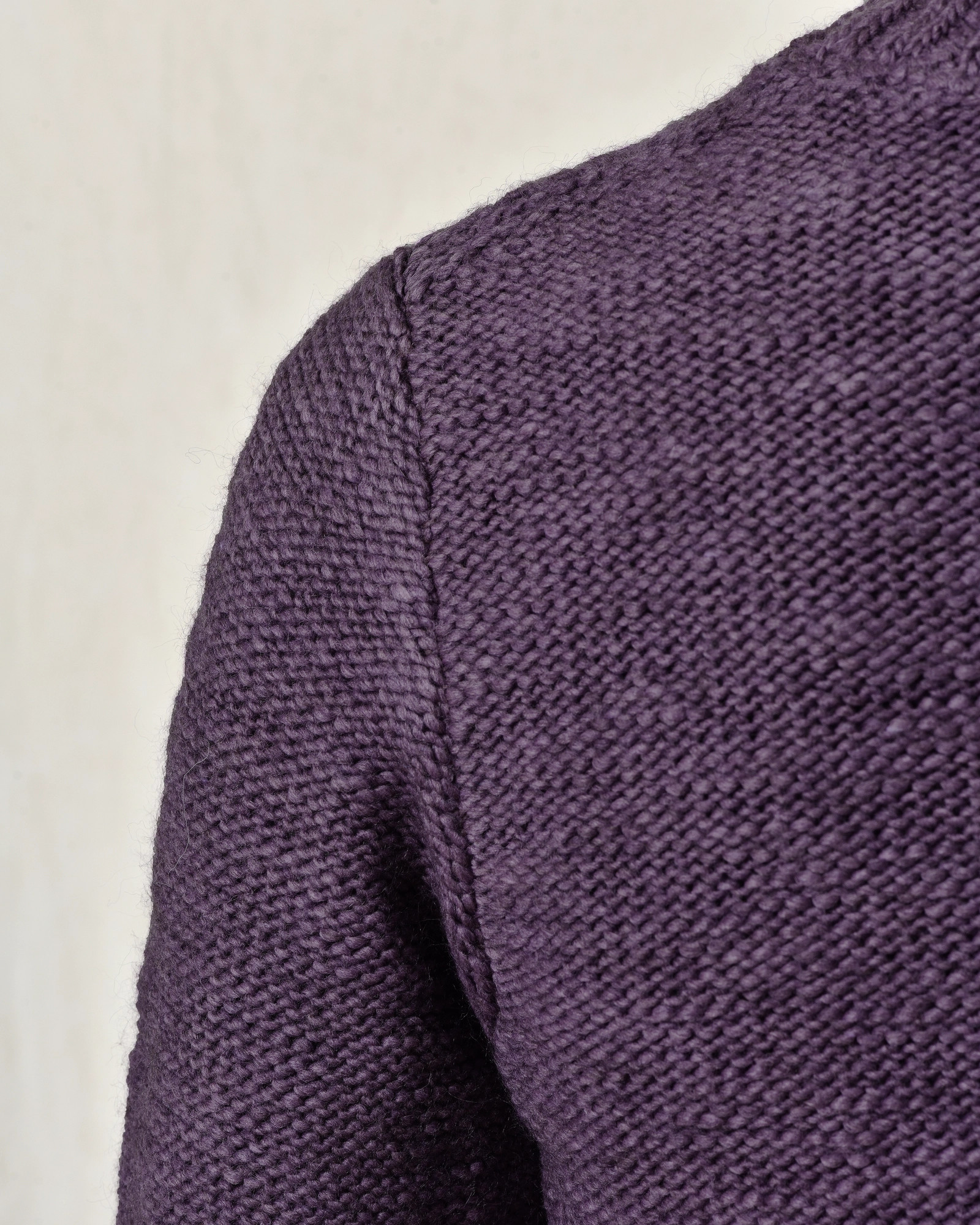 Pull en laine violet à col montant Daniele Alessandrini
