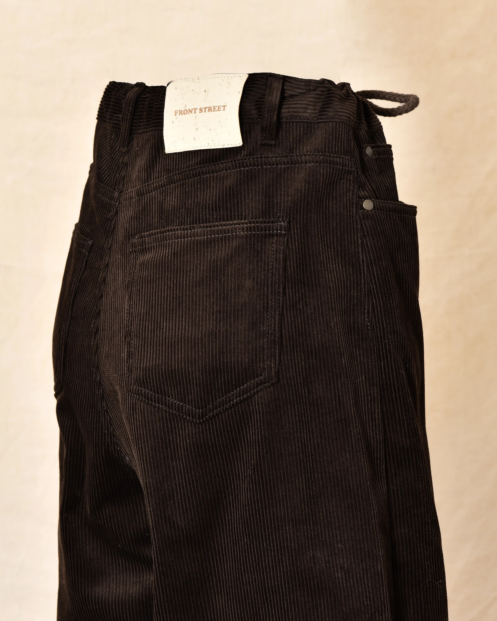 Pantalon en velours côtelé marron Front Street