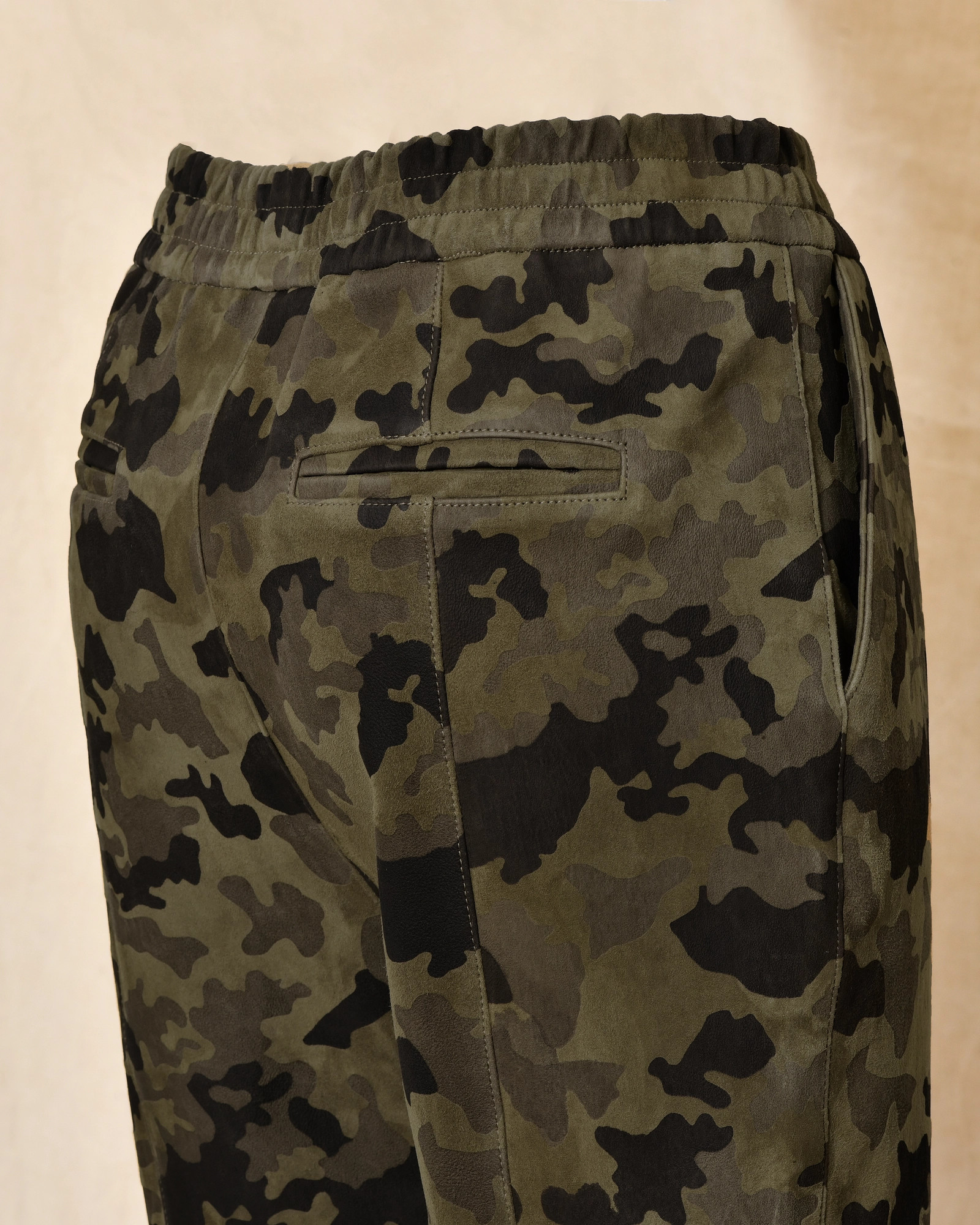 Pantalon de jogging en cuir à imprimé camouflage Ventcouvert