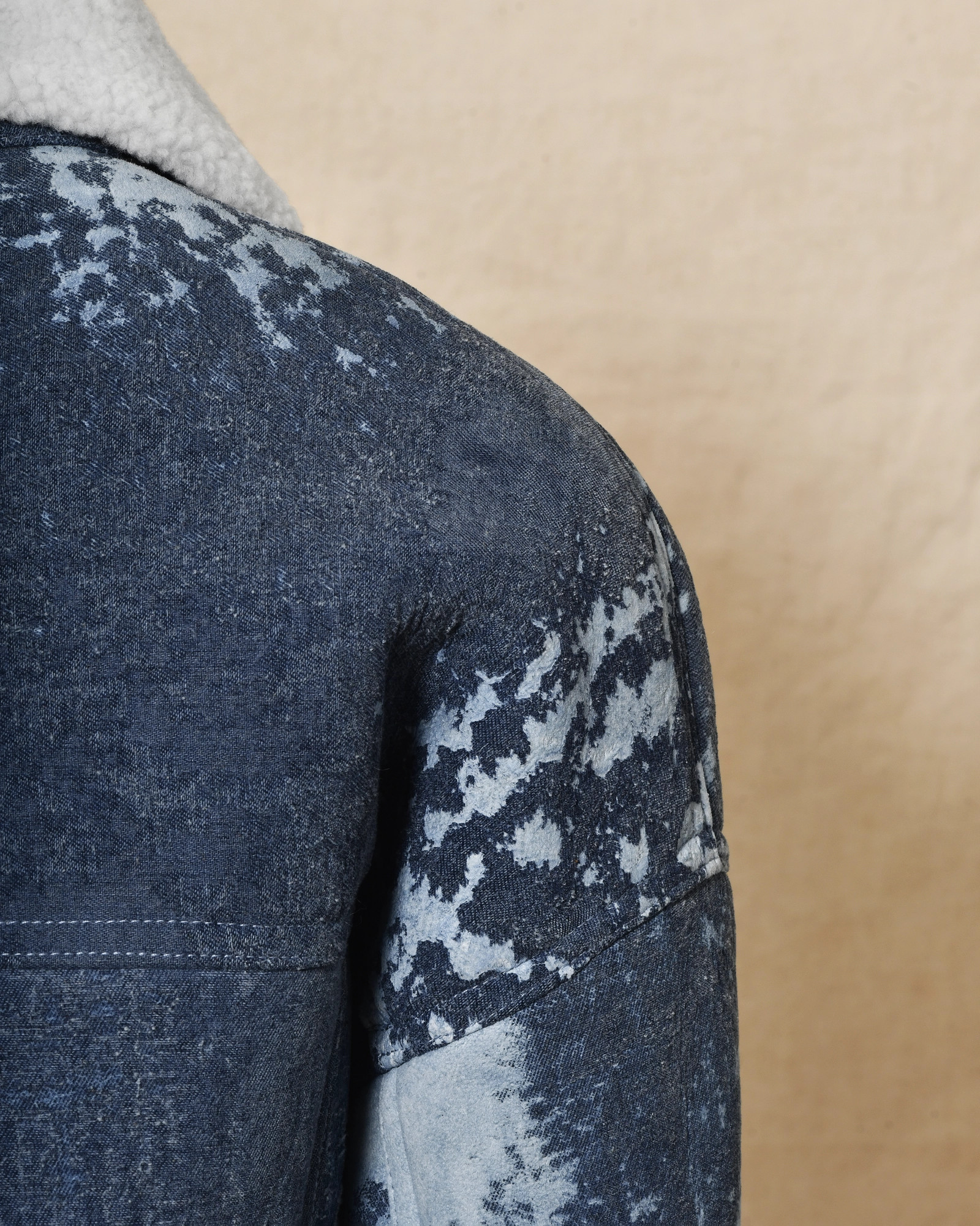 Blouson bleu délavé et peau lainée Possery