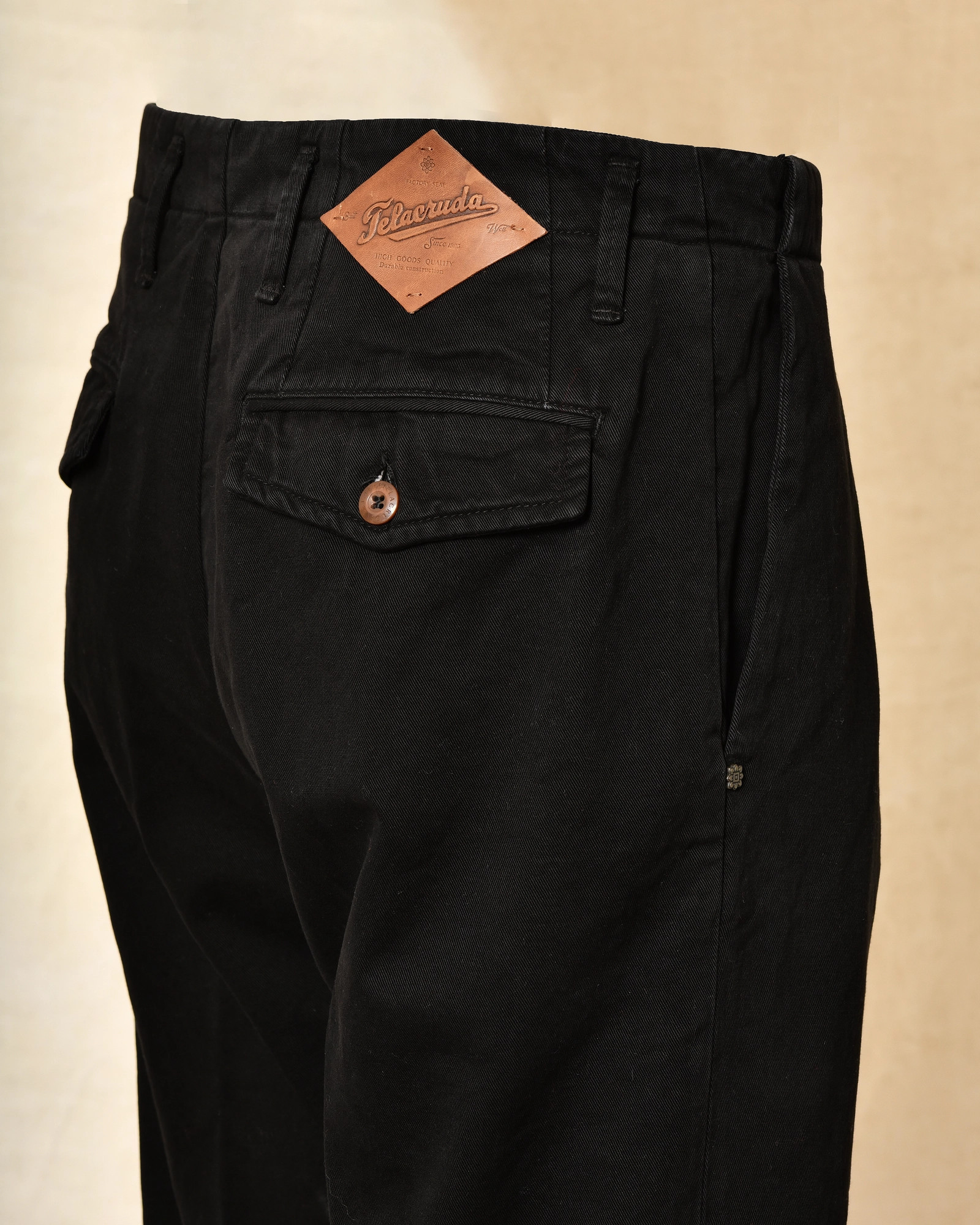 Pantalon à pinces noir Telacruda