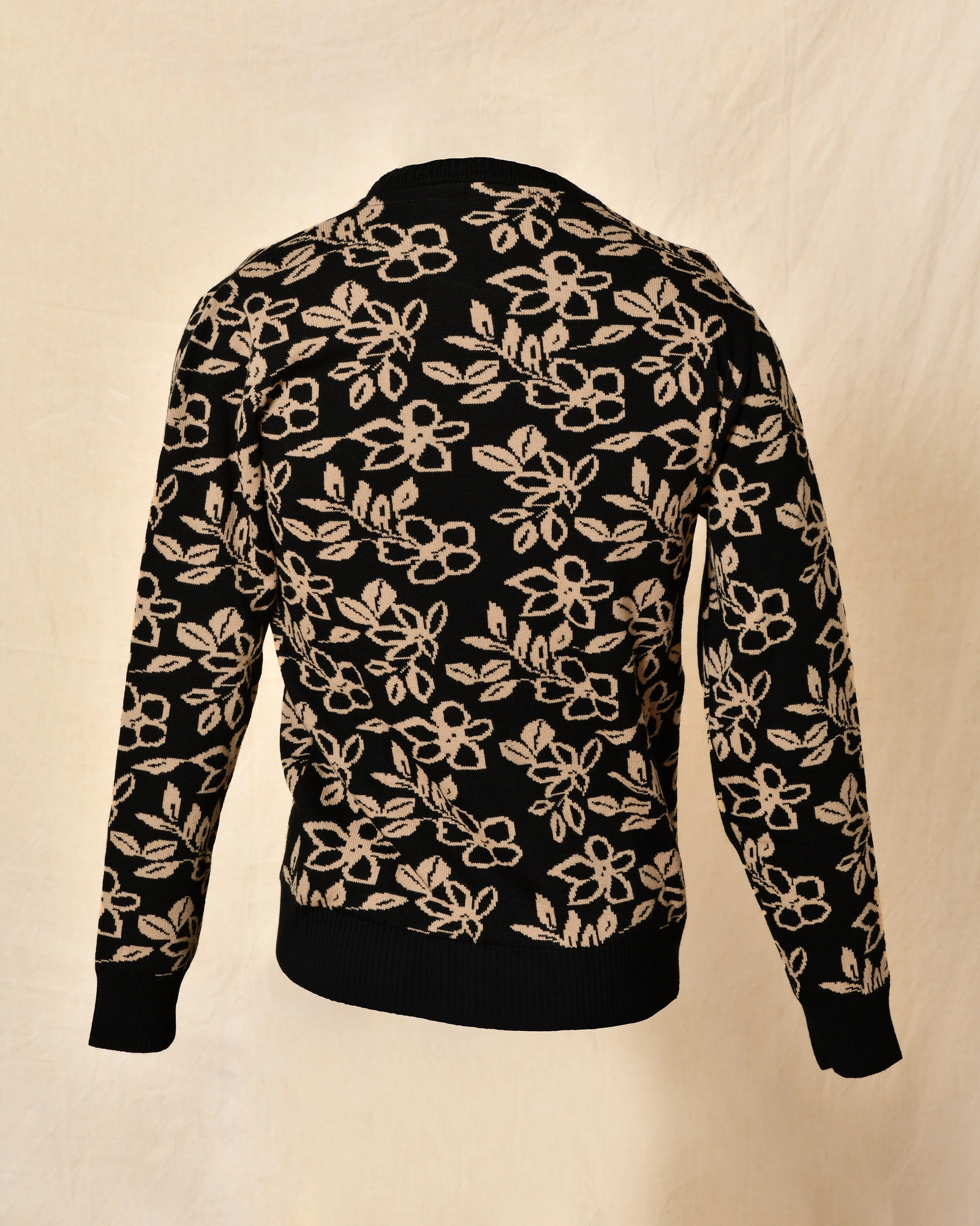 Pull en maille noir à imprimé floral beige Over-D