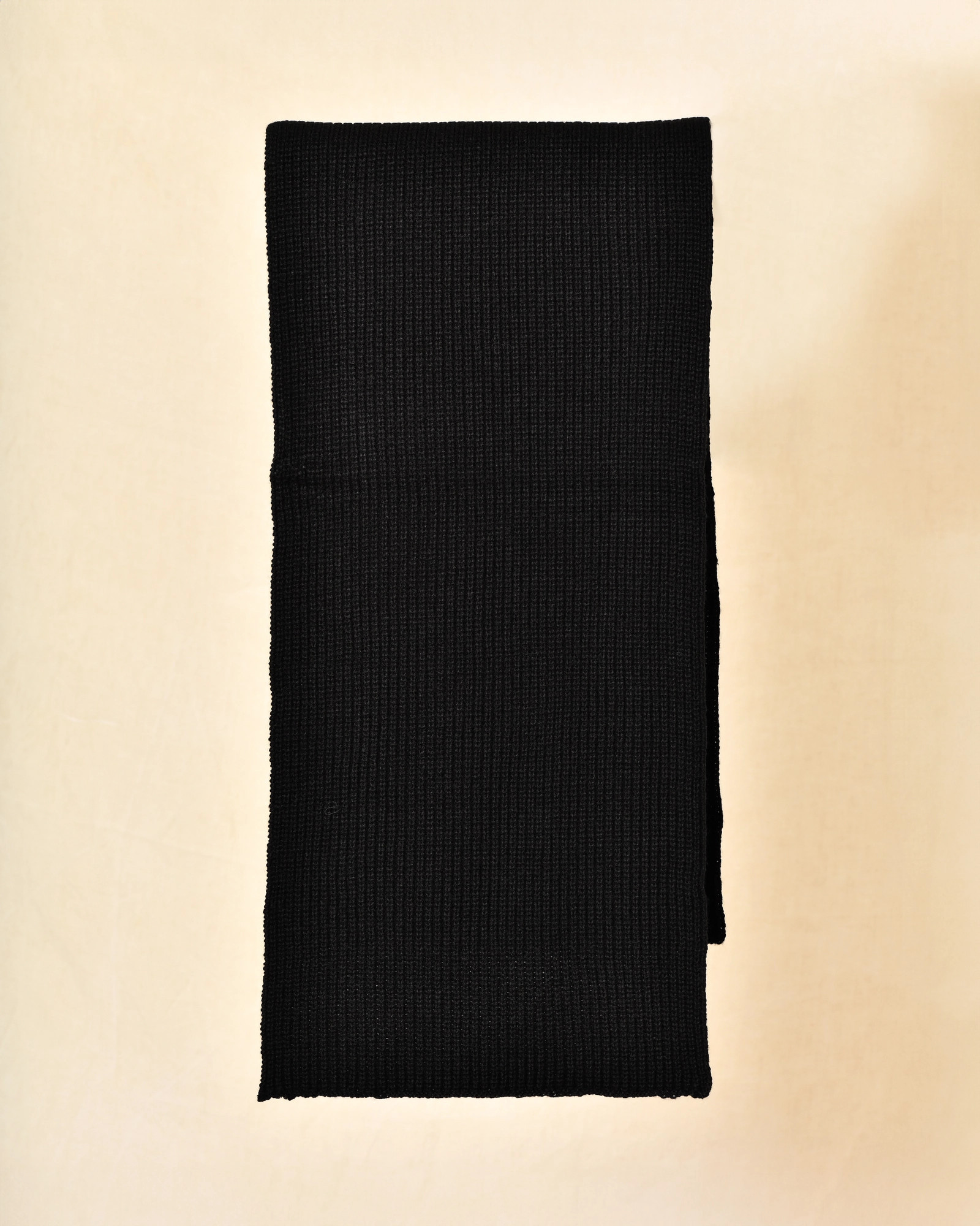 Echarpe en laine noire Over-D