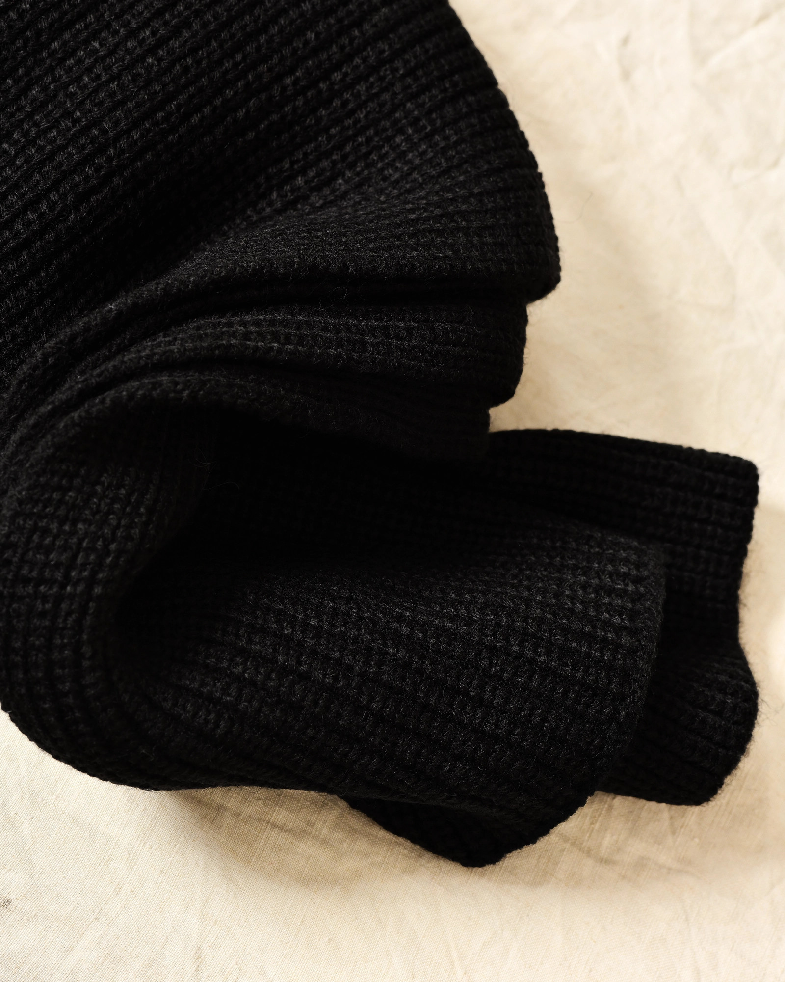 Echarpe en laine noire Over-D