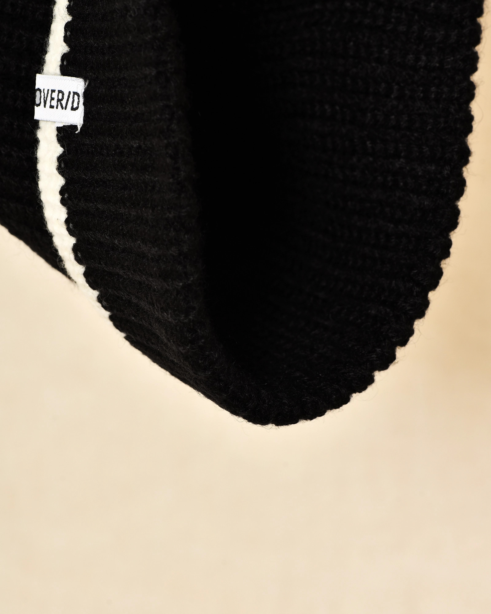 Bonnet en laine noir à bordure contrastante Over-D