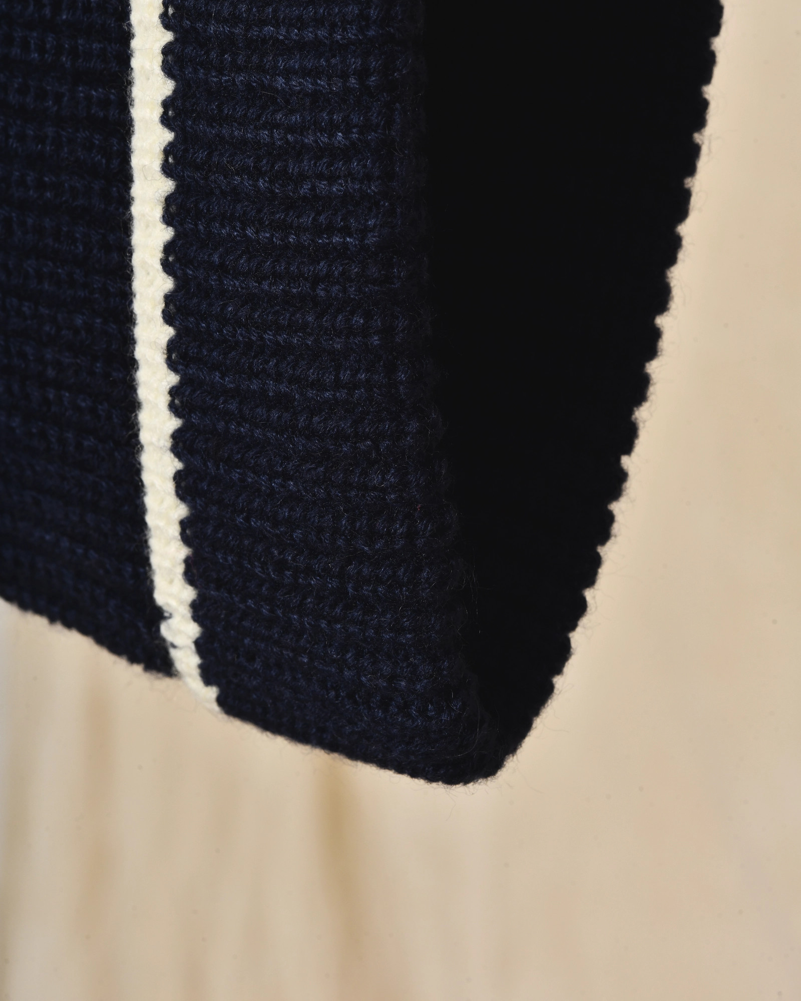 Bonnet en laine bleu à bordure contrastante Over-D