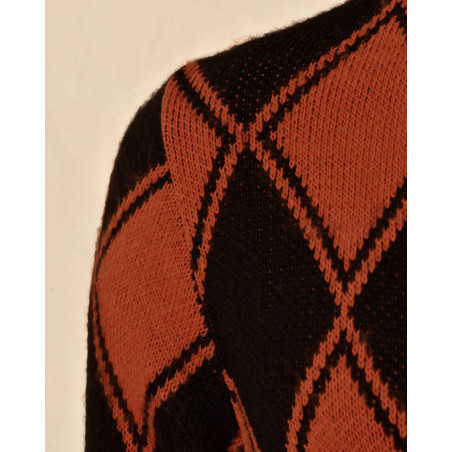 Pull en maille à motif losanges noir et terracotta Over-D