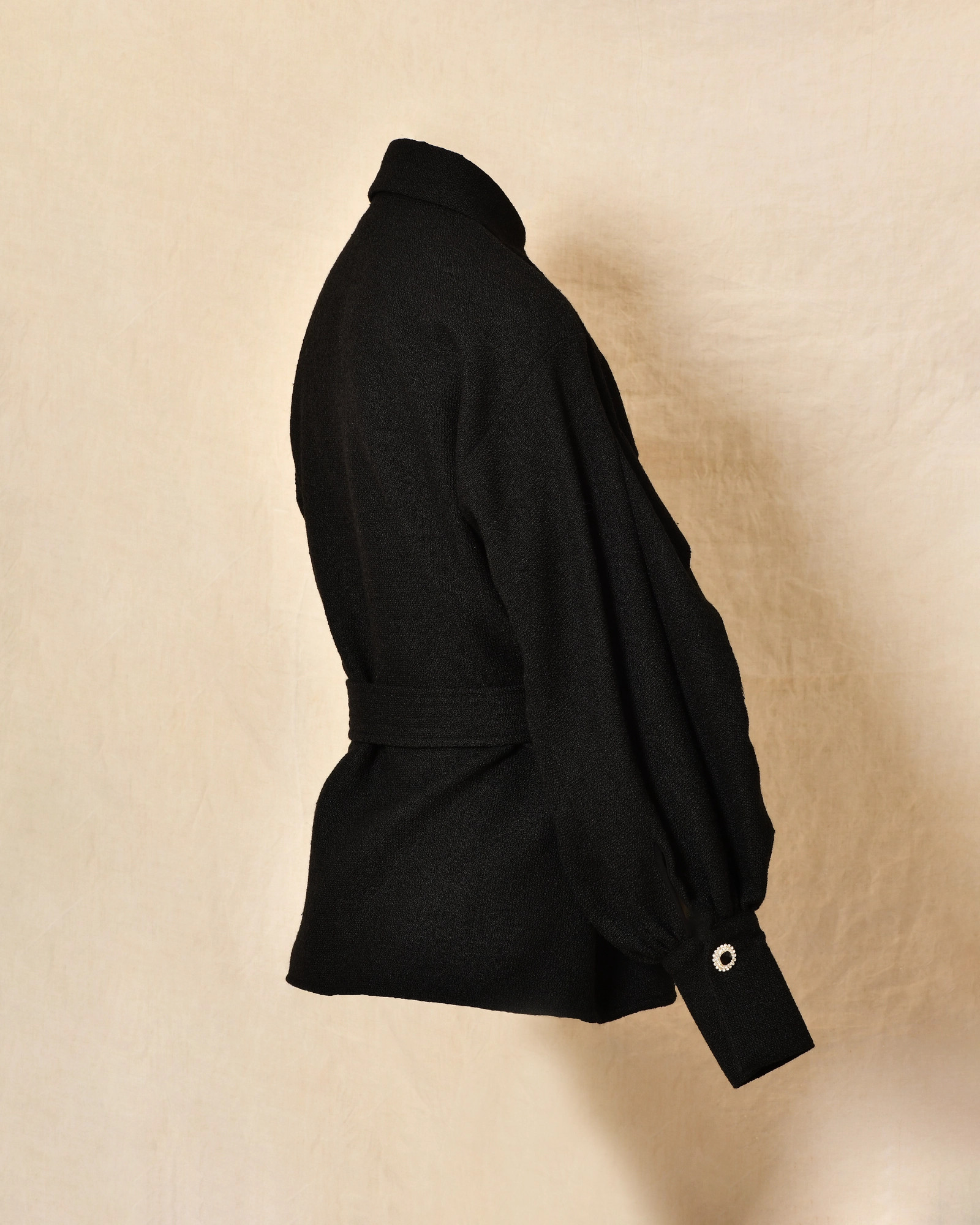 Veste noire cintrée à manches bouffantes Edward Achour