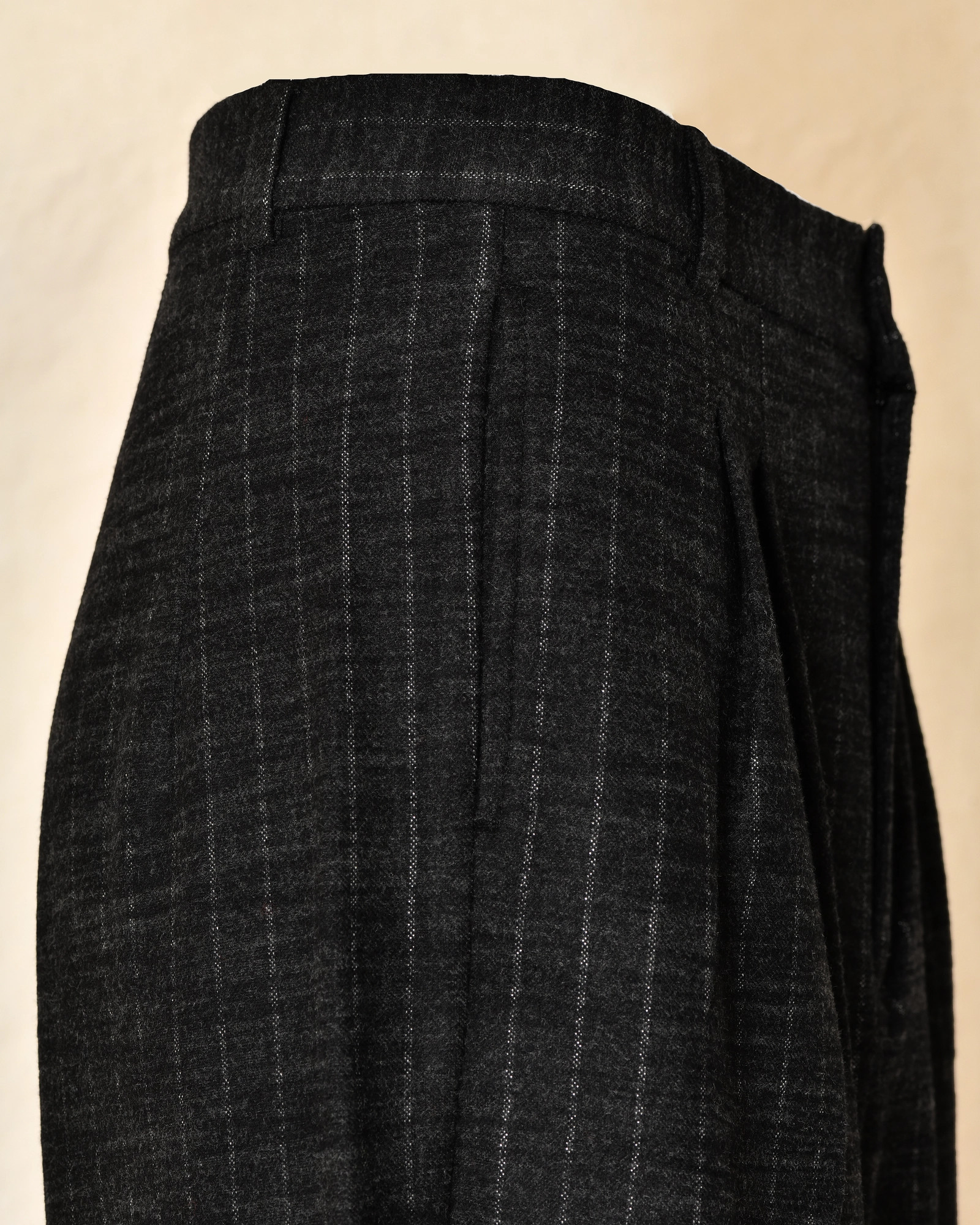 Pantalon tailleur gris anthracite à rayures Bella Jones