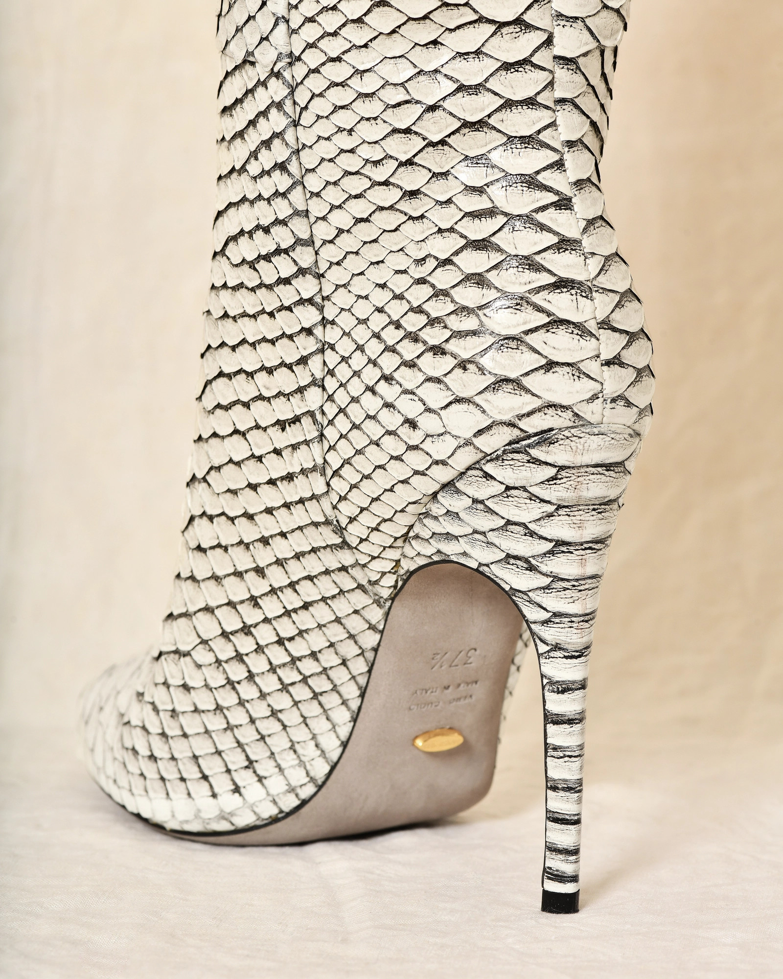 Bottes en cuir écrues effet python à talons aiguilles Sergio Rossi