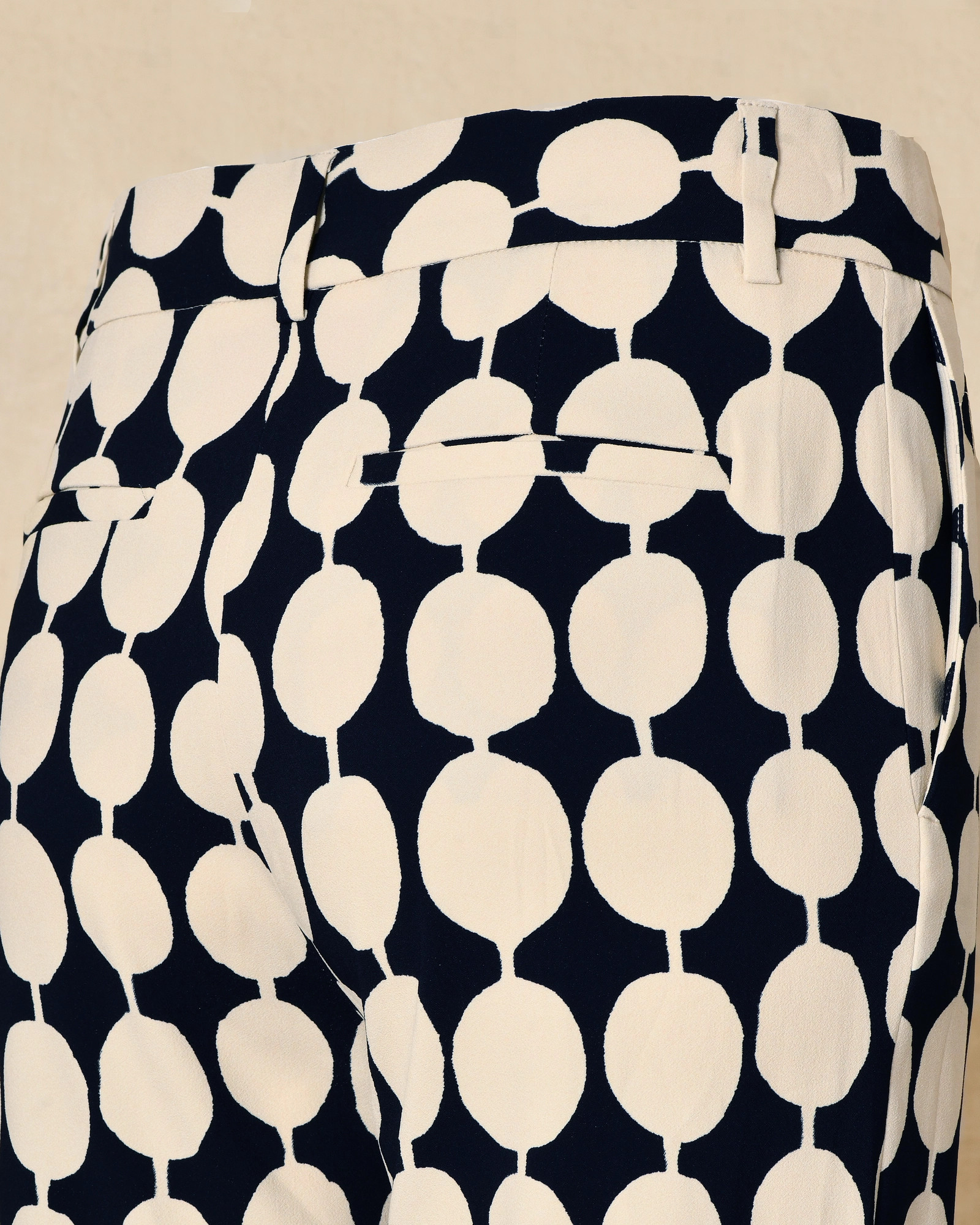 Pantalon bleu et beige à imprimé graphique à pois Co.Go