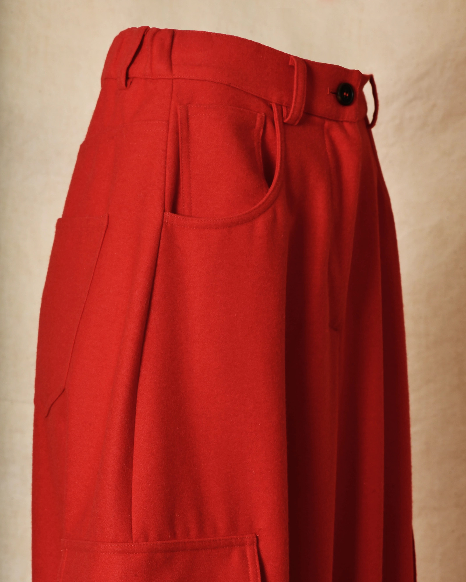 Pantalon en laine cargo rouge à jambes larges Co.Go