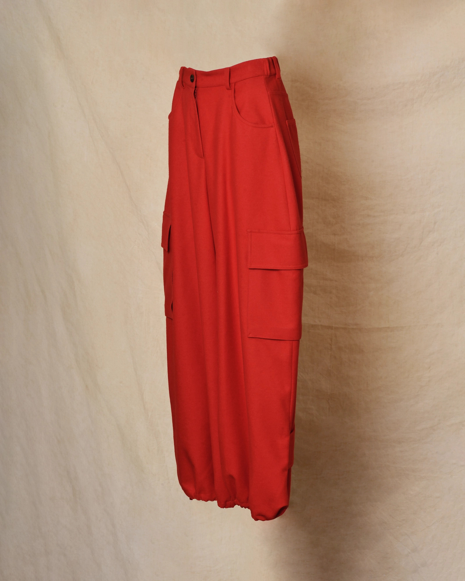 Pantalon en laine cargo rouge à jambes larges Co.Go