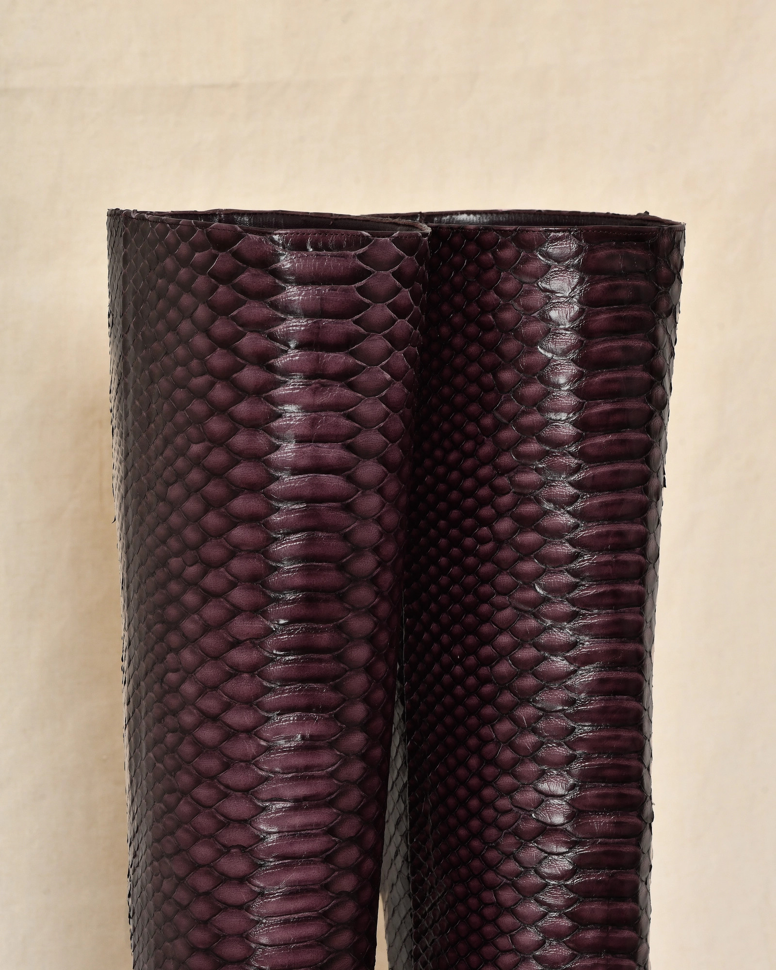 Bottes en cuir violettes effet python à talons aiguilles Sergio Rossi