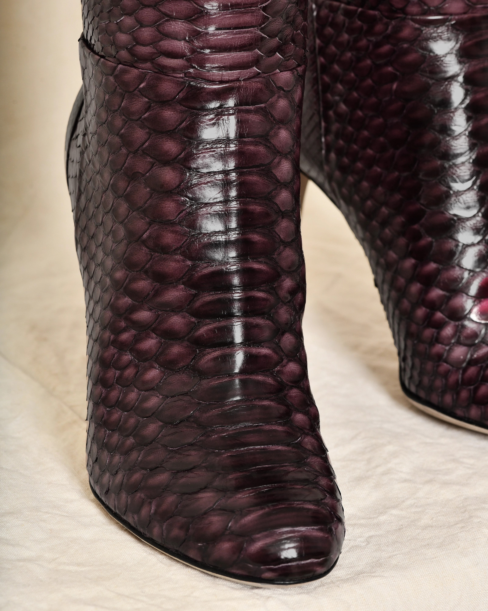 Bottes en cuir violettes effet python à talons aiguilles Sergio Rossi