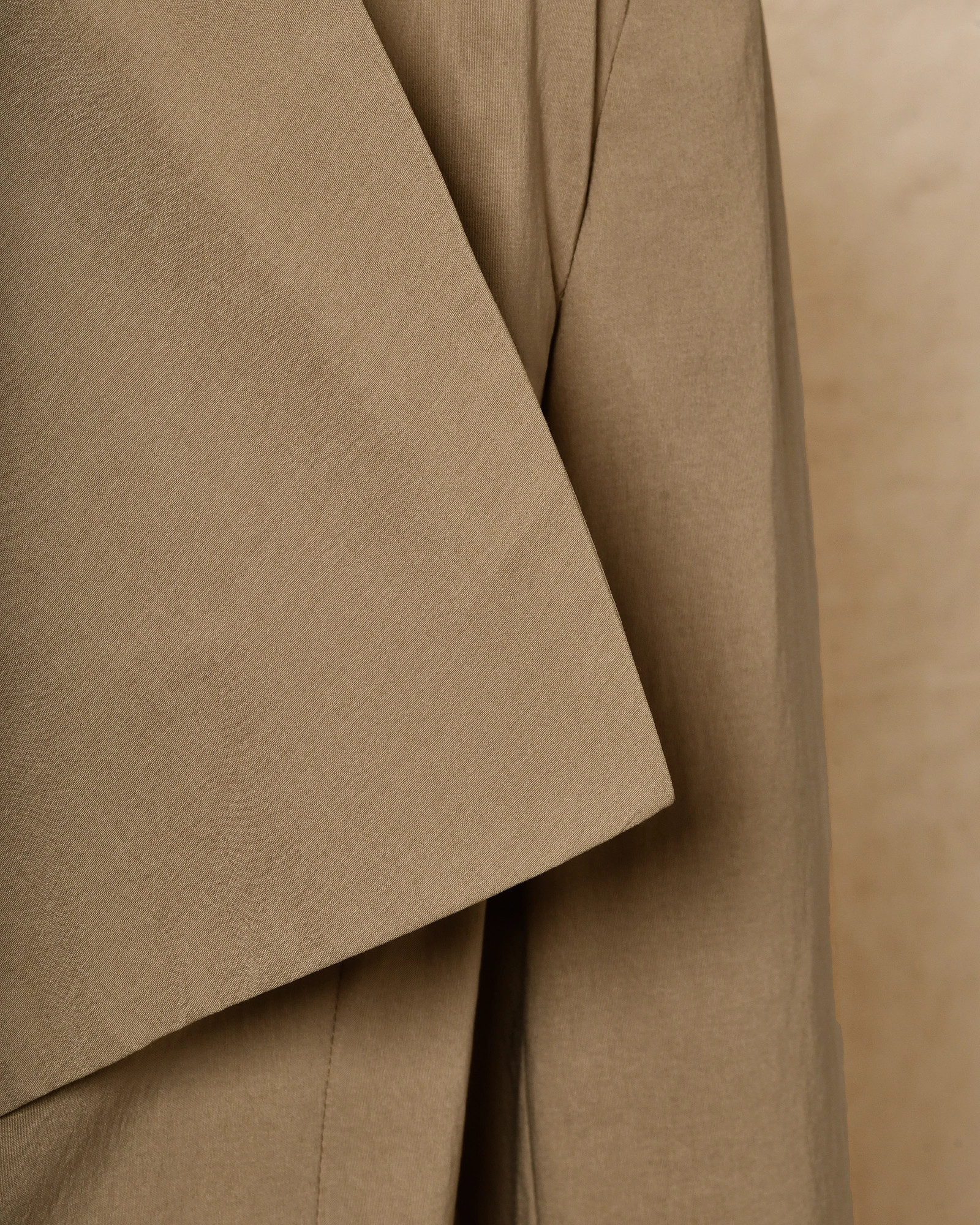 Manteau asymétrique camel à col châle Ixos
