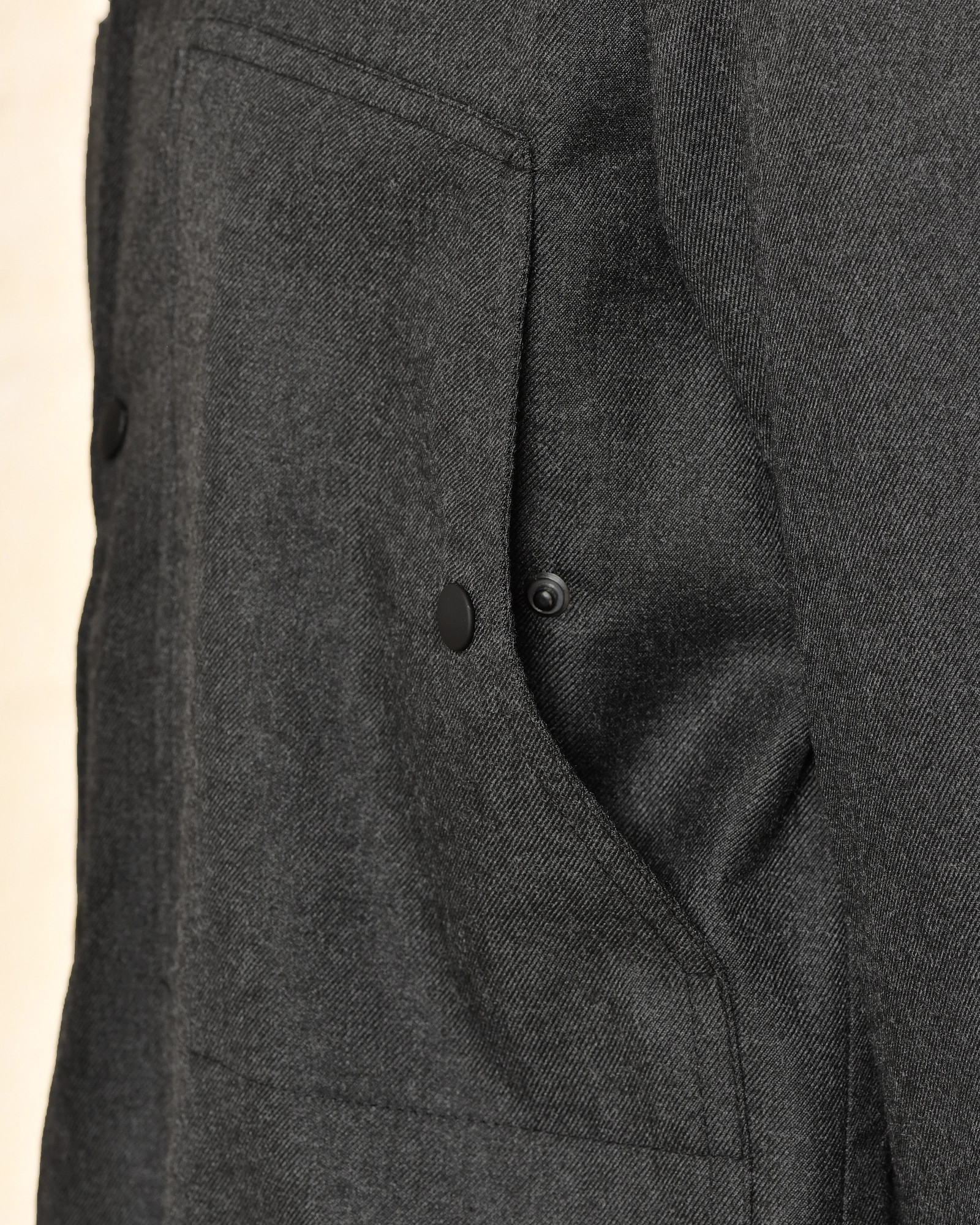 Veste gris anthracite à poches plaquées Outfit